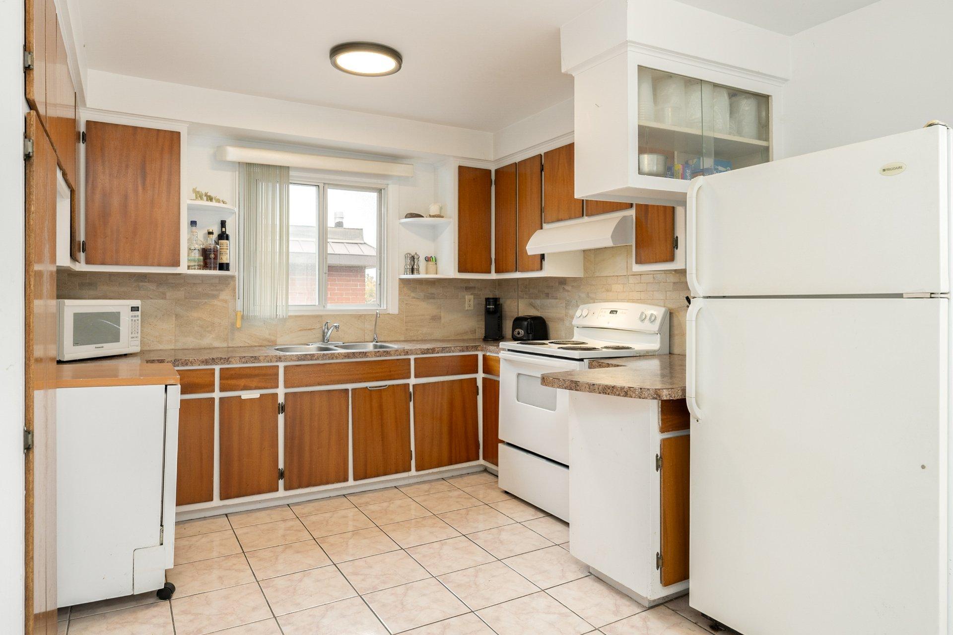 









1448

 - 1450


Rue Moreau

,
Montréal (LaSalle),




QC
H8N1G3

