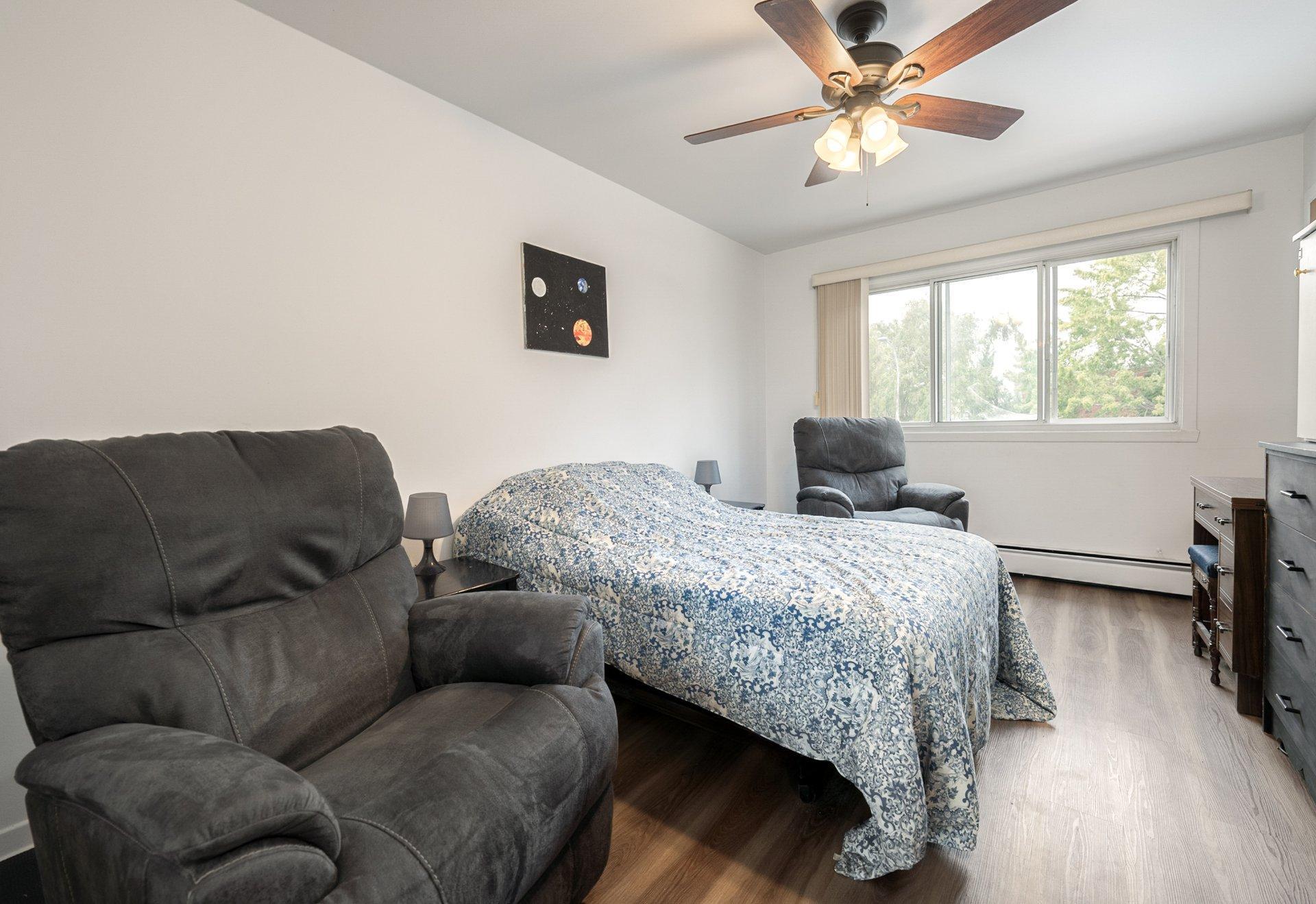 









1448

 - 1450


Rue Moreau

,
Montréal (LaSalle),




QC
H8N1G3

