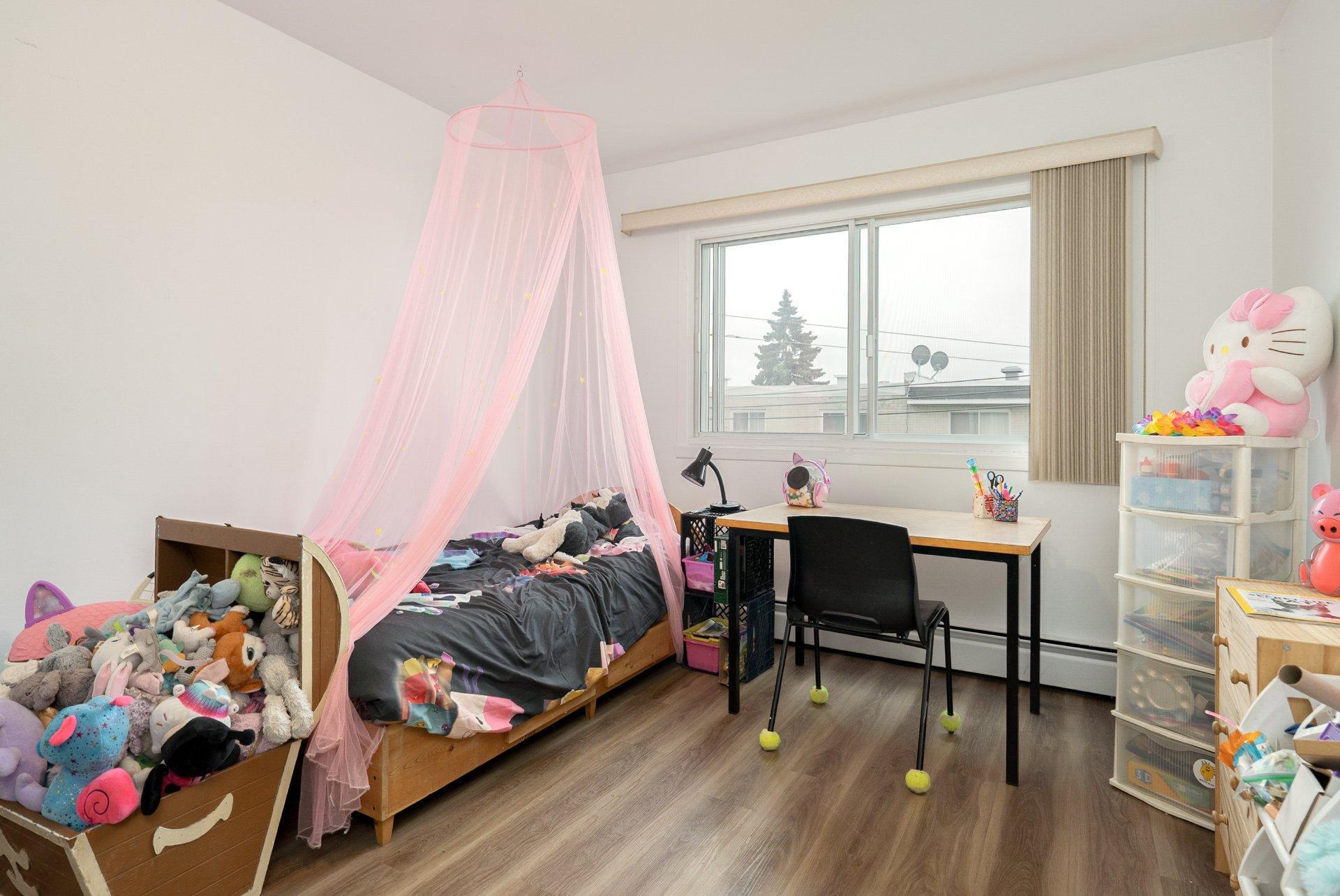 









1448

 - 1450


Rue Moreau

,
Montréal (LaSalle),




QC
H8N1G3

