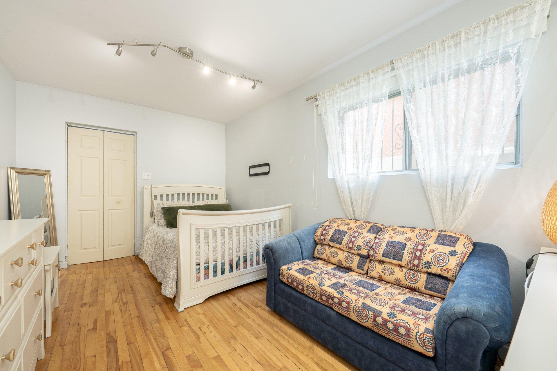 









1448

 - 1450


Rue Moreau

,
Montréal (LaSalle),




QC
H8N1G3

