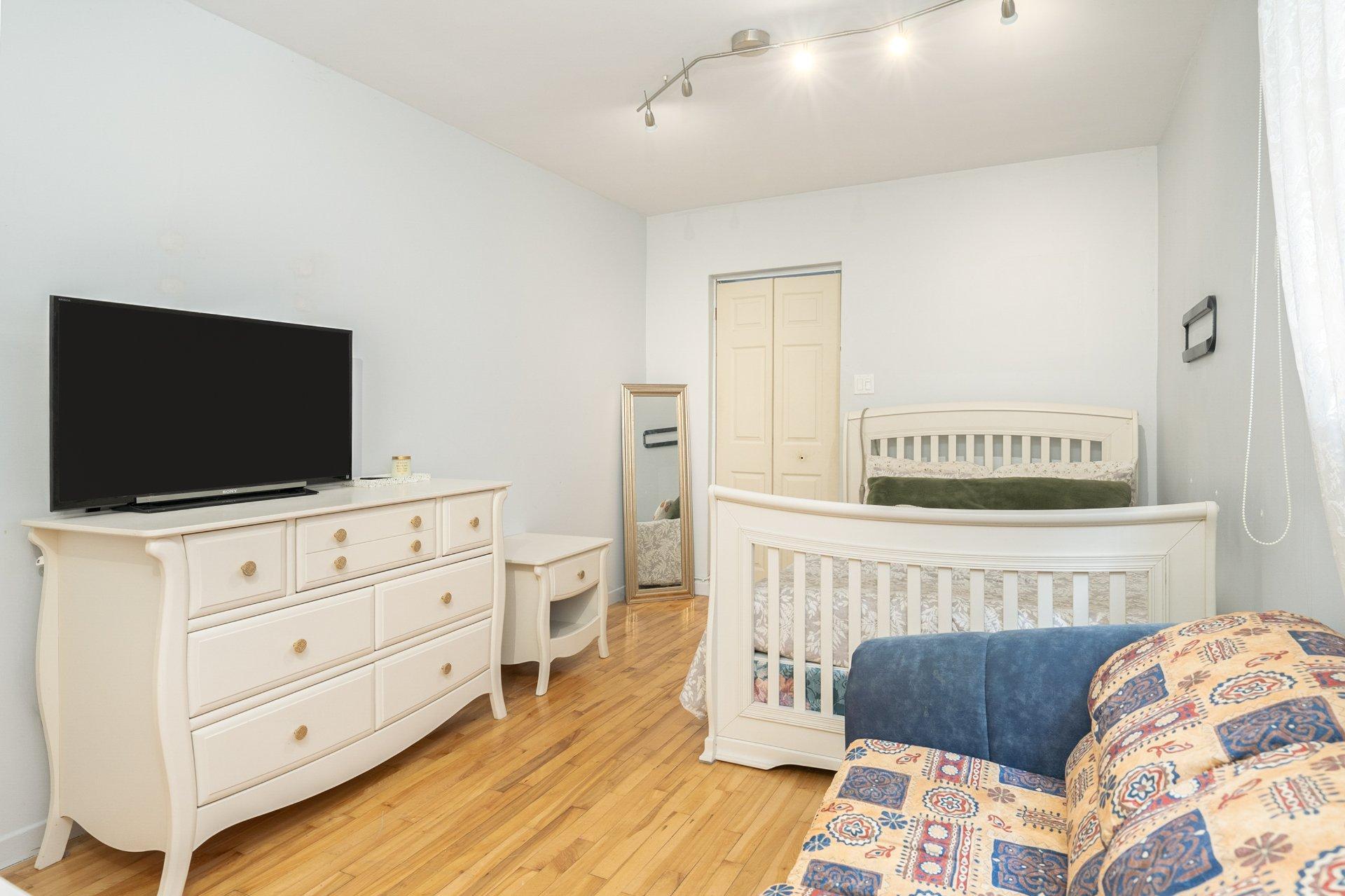 









1448

 - 1450


Rue Moreau

,
Montréal (LaSalle),




QC
H8N1G3

