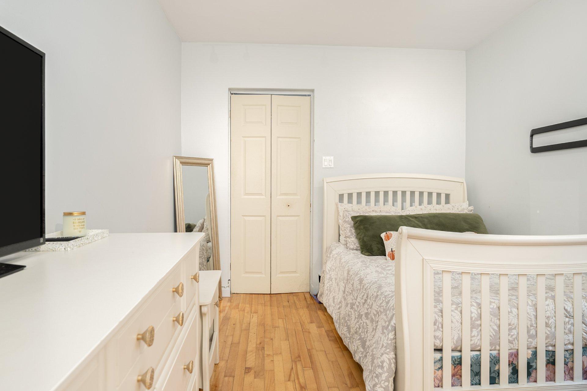 









1448

 - 1450


Rue Moreau

,
Montréal (LaSalle),




QC
H8N1G3

