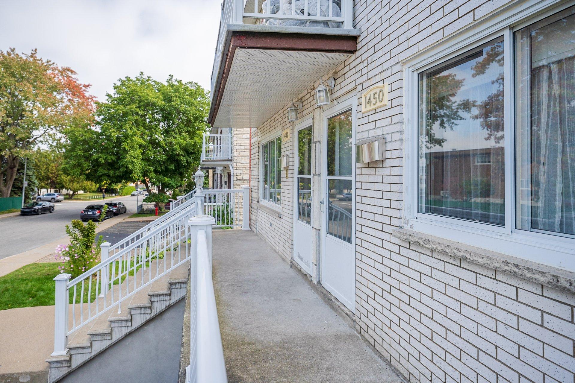 









1448

 - 1450


Rue Moreau

,
Montréal (LaSalle),




QC
H8N1G3

