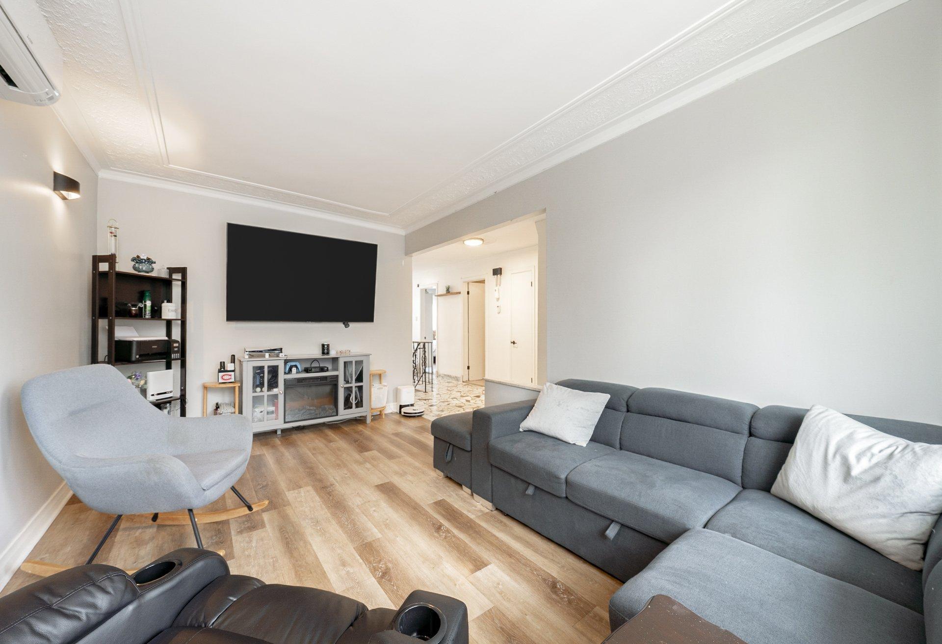 









1448

 - 1450


Rue Moreau

,
Montréal (LaSalle),




QC
H8N1G3

