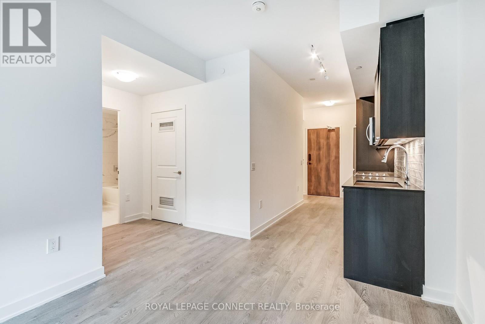 












209 - 120 EAGLE ROCK WAY

,
Vaughan,




Ontario
L6A5C2

