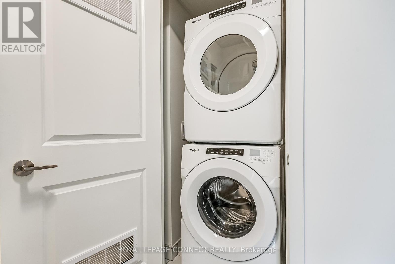 












209 - 120 EAGLE ROCK WAY

,
Vaughan,




Ontario
L6A5C2

