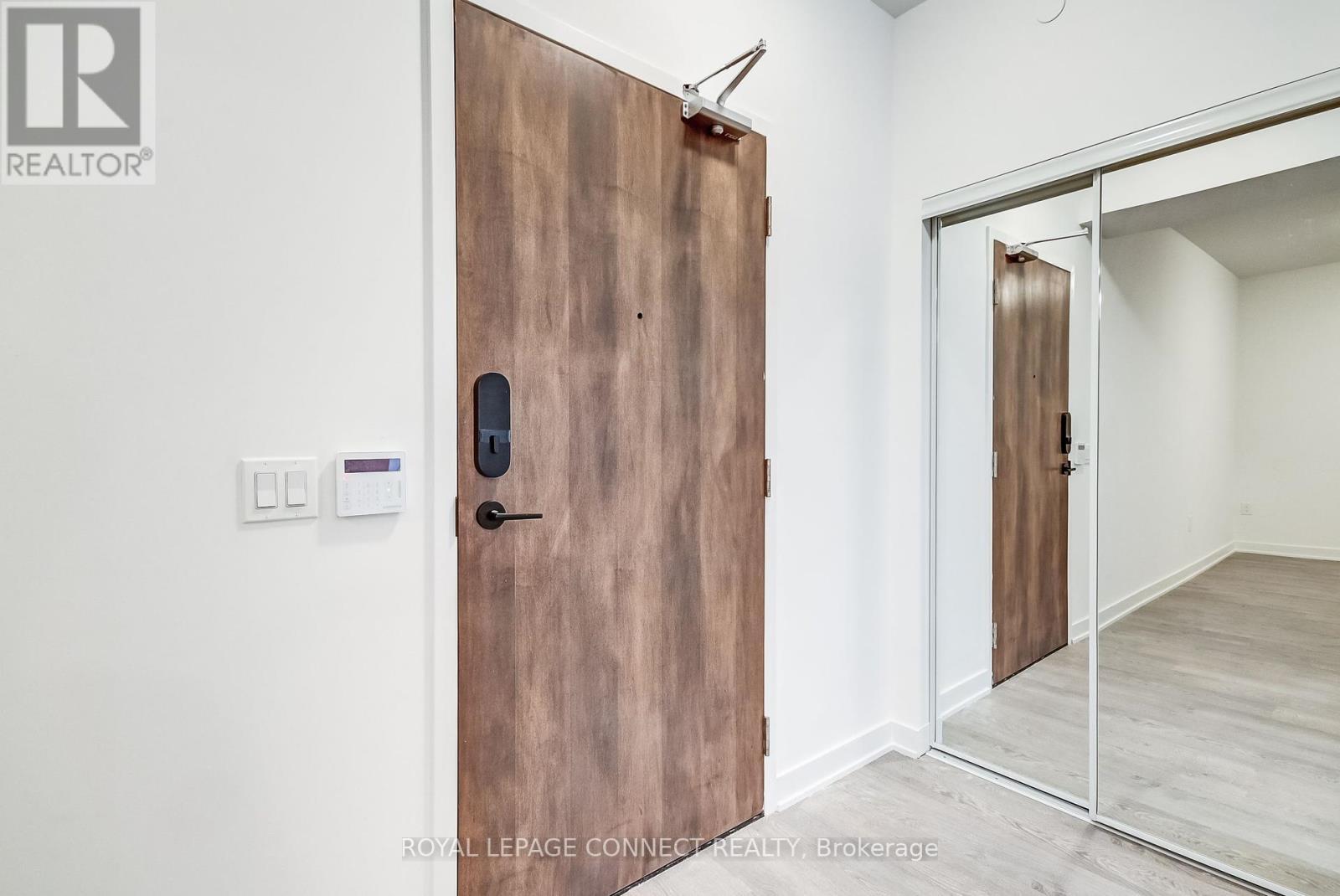 












209 - 120 EAGLE ROCK WAY

,
Vaughan,




Ontario
L6A5C2

