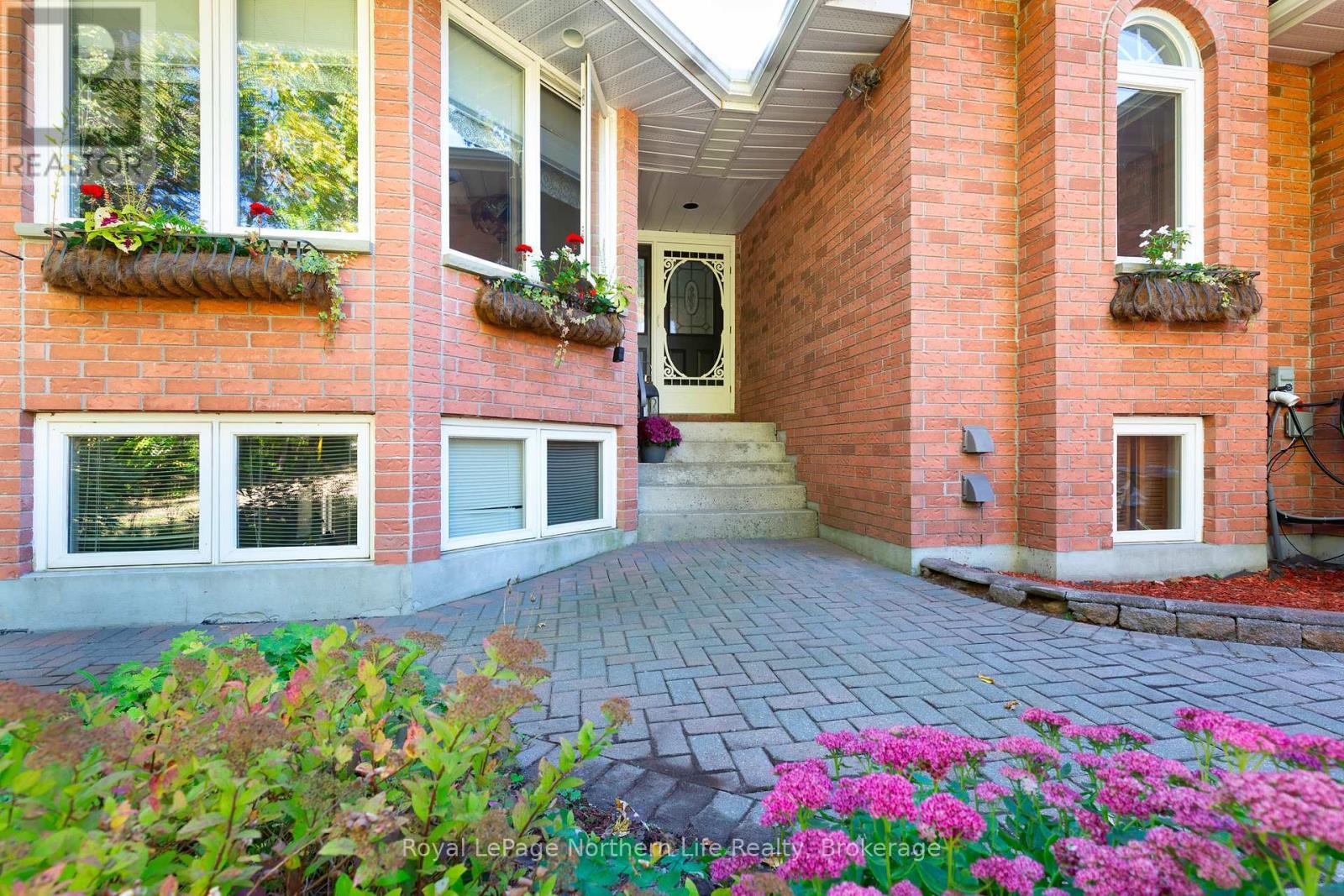 












389 CARMICHAEL DRIVE

,
North Bay (Airport),




Ontario
P1B8G2

