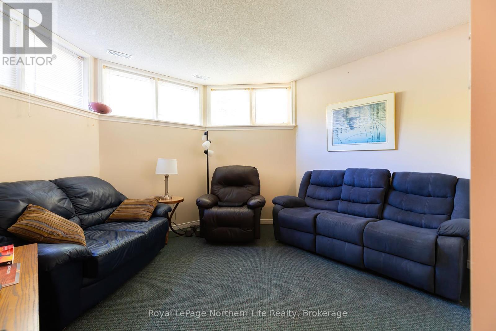 












389 CARMICHAEL DRIVE

,
North Bay (Airport),




Ontario
P1B8G2

