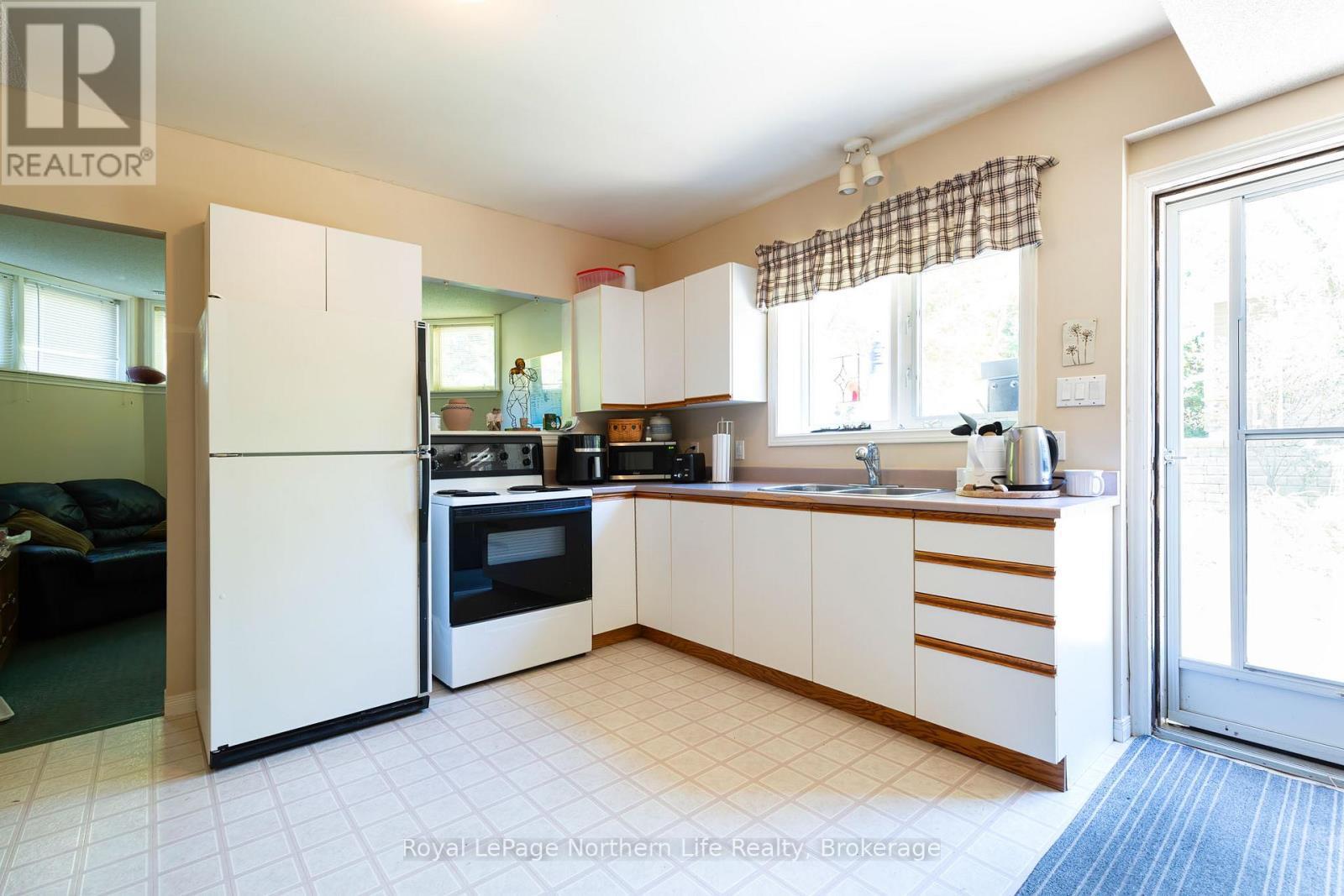 












389 CARMICHAEL DRIVE

,
North Bay (Airport),




Ontario
P1B8G2


