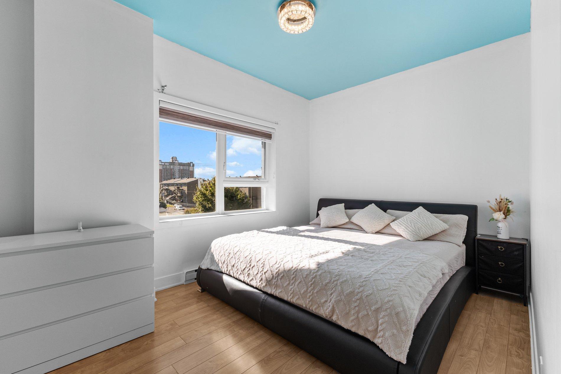 









663


Rue Robert-Élie

, 401,
Laval (Laval-des-Rapides),




QC
H7N3Y9

