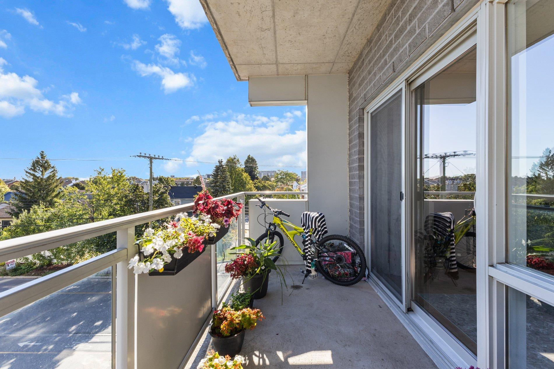 









663


Rue Robert-Élie

, 401,
Laval (Laval-des-Rapides),




QC
H7N3Y9

