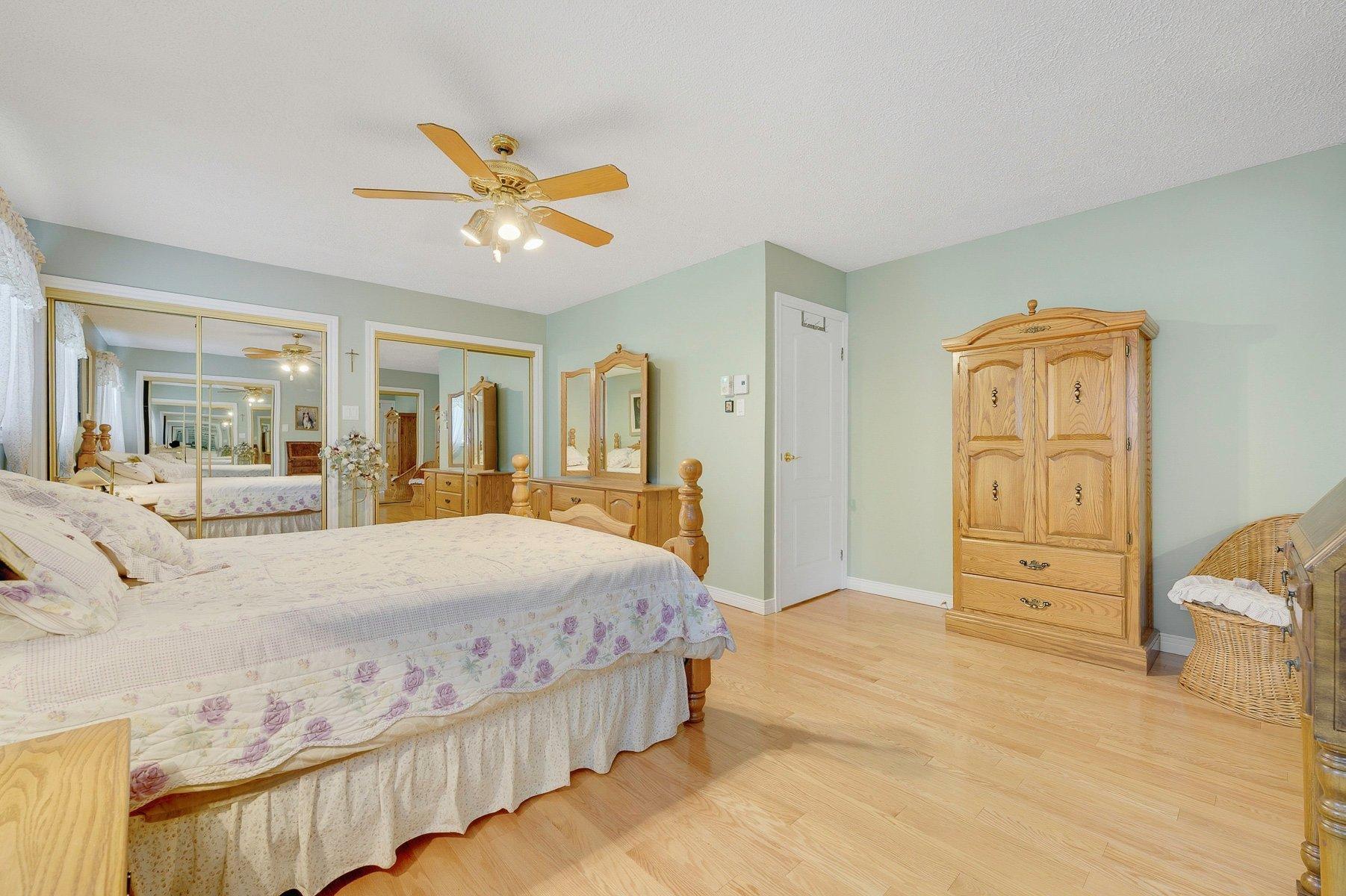 









81


Rue Dominyck

,
Sainte-Agathe-des-Monts,




QC
J8C2Z7

