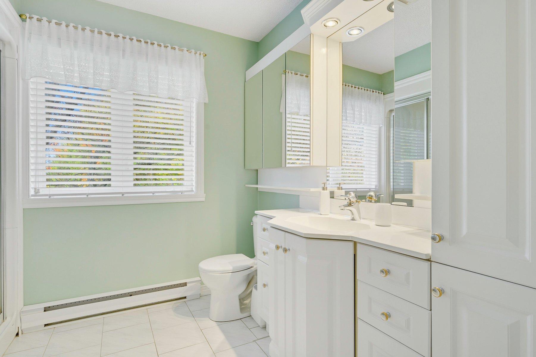 









81


Rue Dominyck

,
Sainte-Agathe-des-Monts,




QC
J8C2Z7

