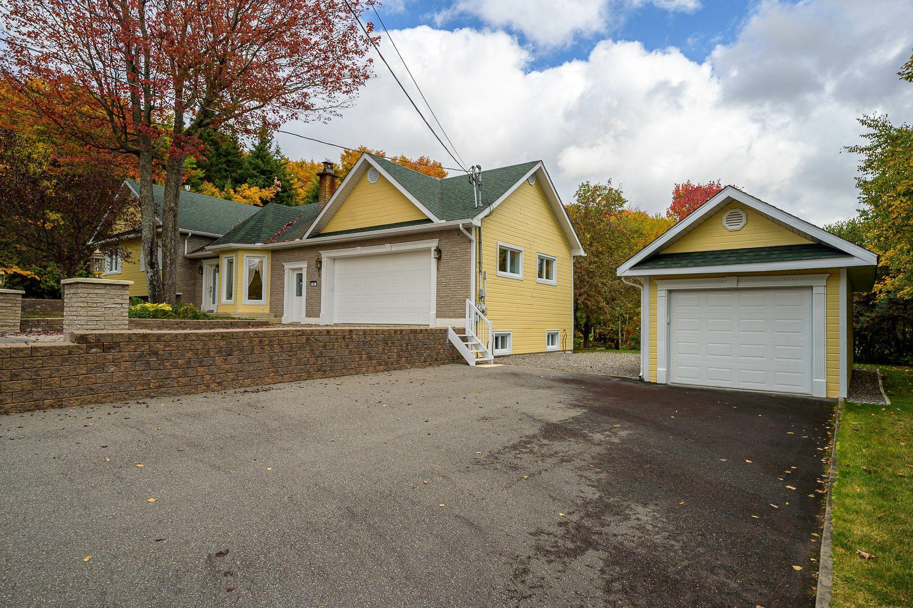 









81


Rue Dominyck

,
Sainte-Agathe-des-Monts,




QC
J8C2Z7

