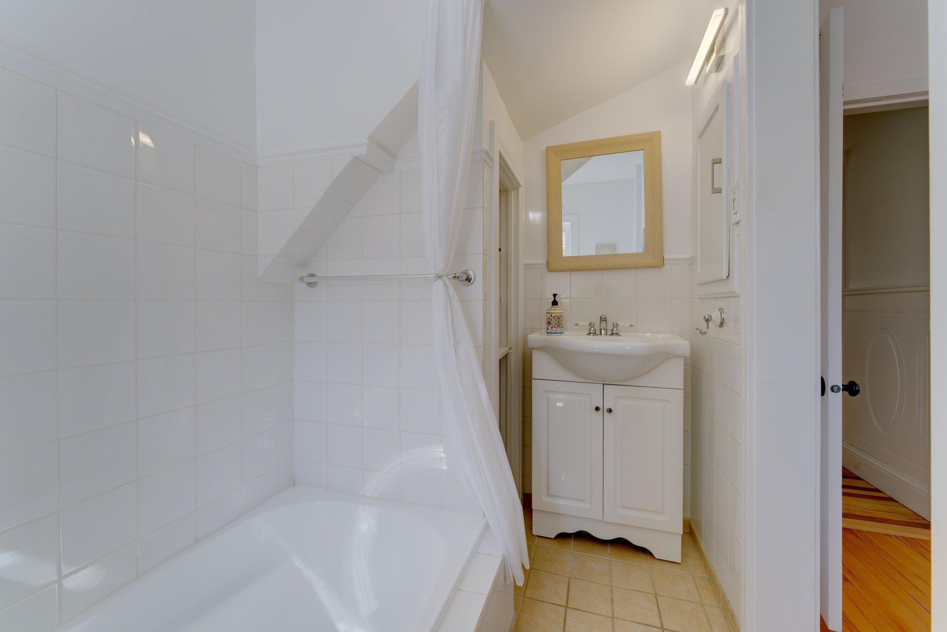 









320


Rue Paré

,
Granby,




QC
J2G5E7

