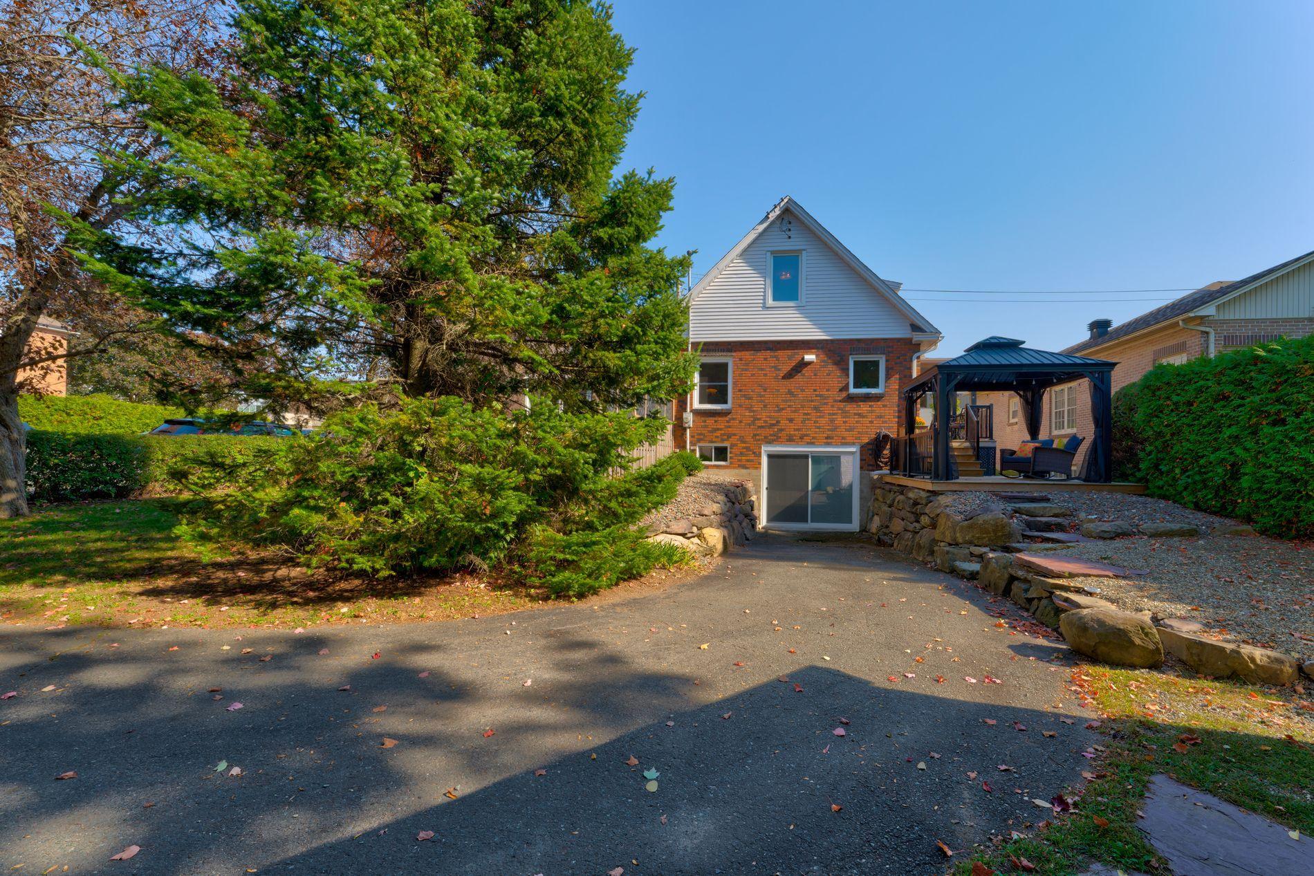









320


Rue Paré

,
Granby,




QC
J2G5E7

