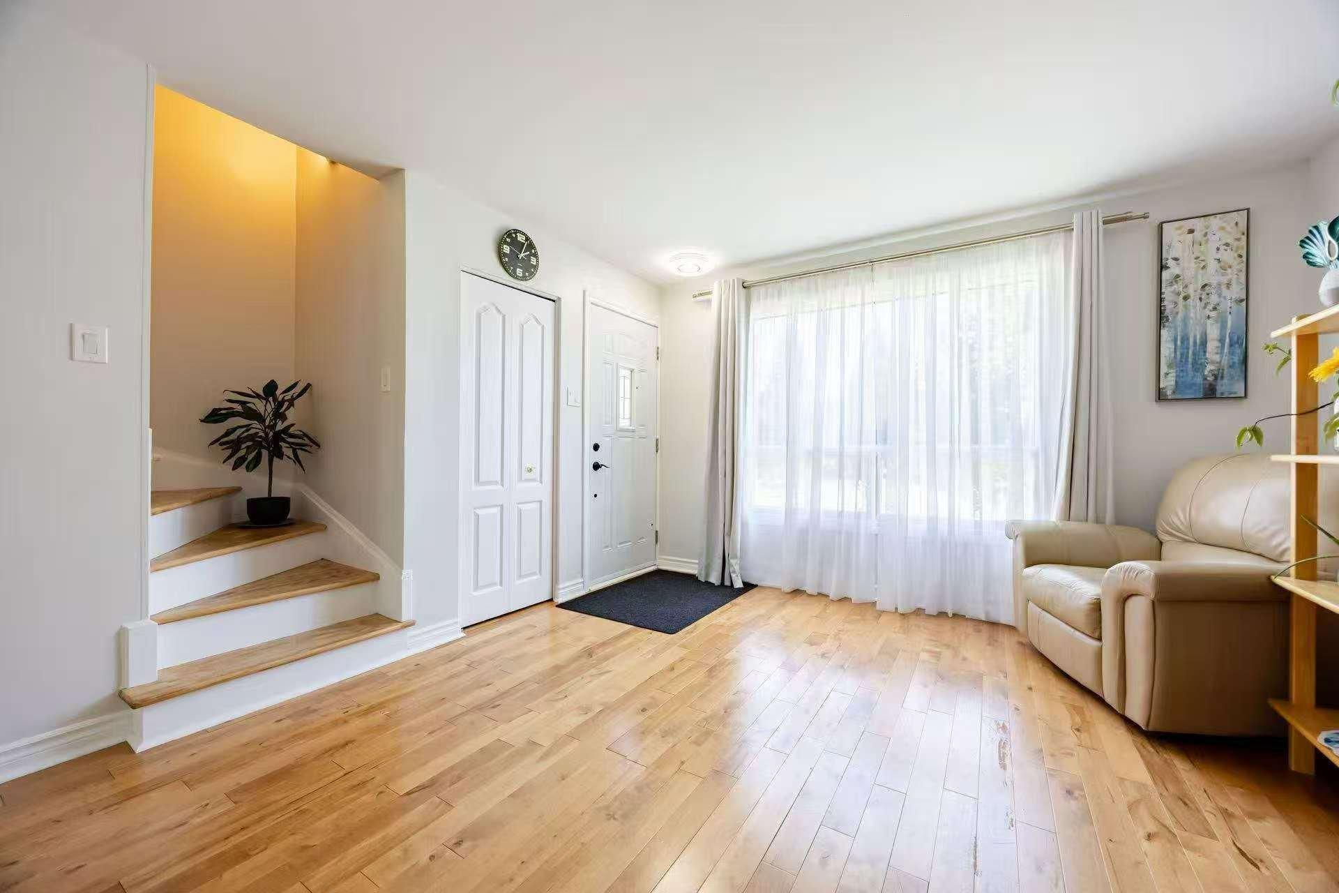 









425


Rue Bruce

,
Kirkland,




QC
H9H3L6

