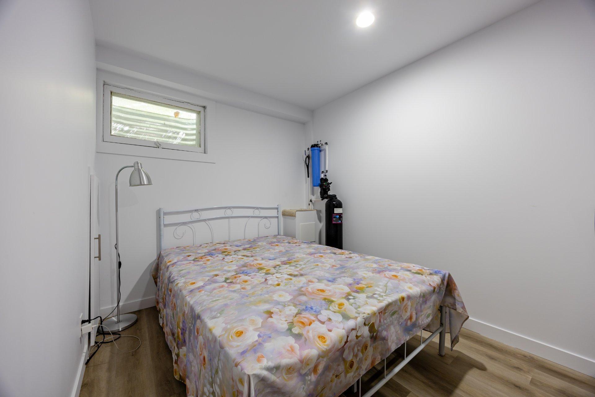 









425


Rue Bruce

,
Kirkland,




QC
H9H3L6

