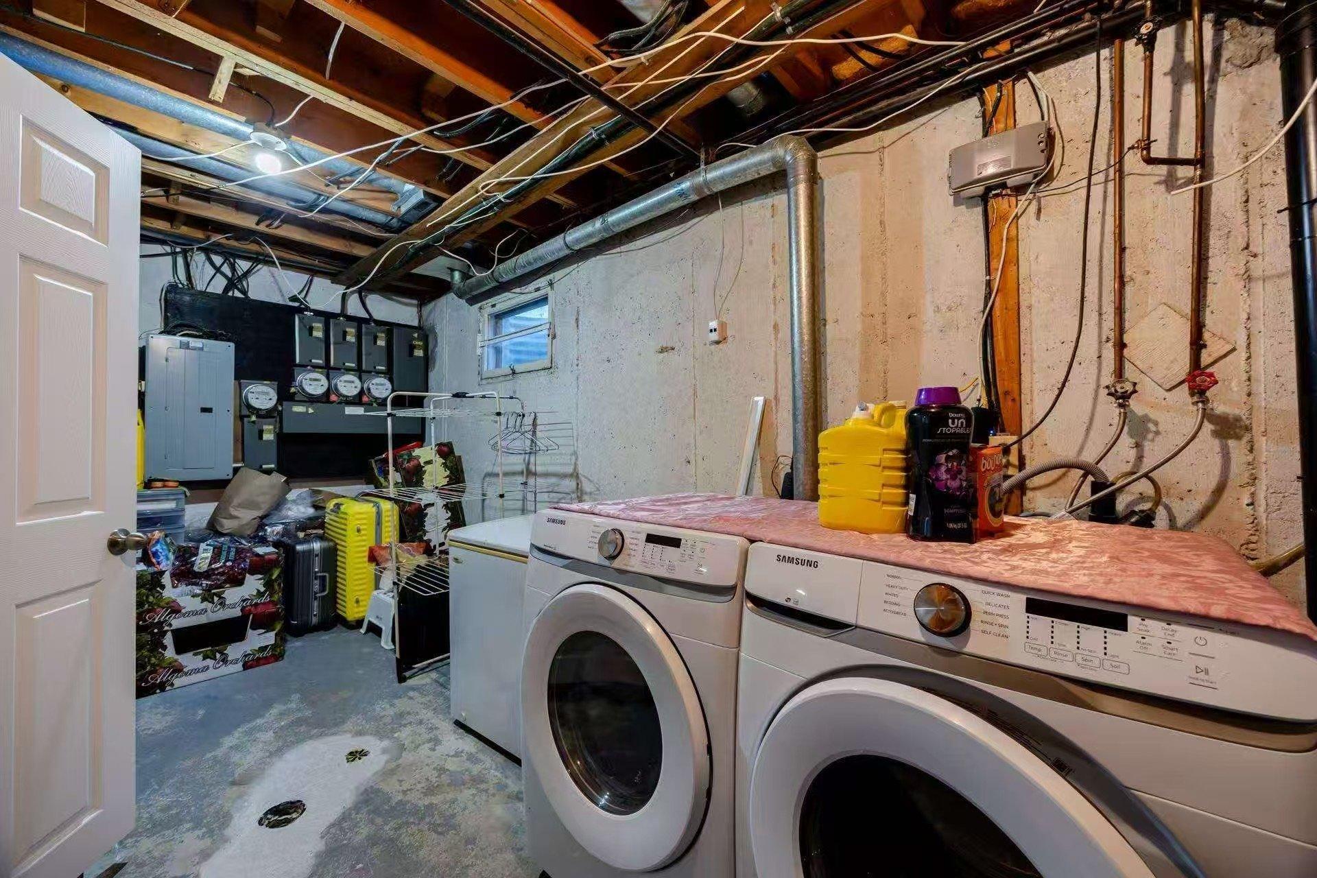 









425


Rue Bruce

,
Kirkland,




QC
H9H3L6

