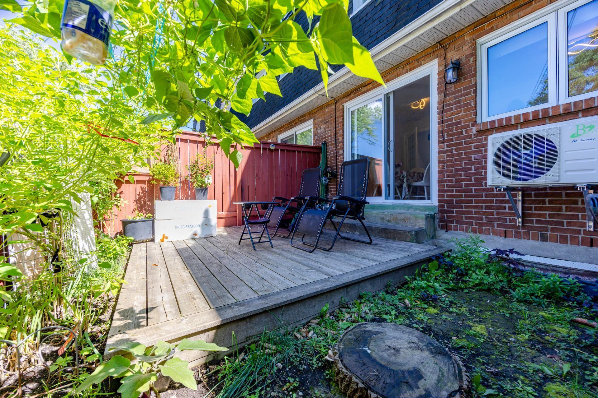 









425


Rue Bruce

,
Kirkland,




QC
H9H3L6

