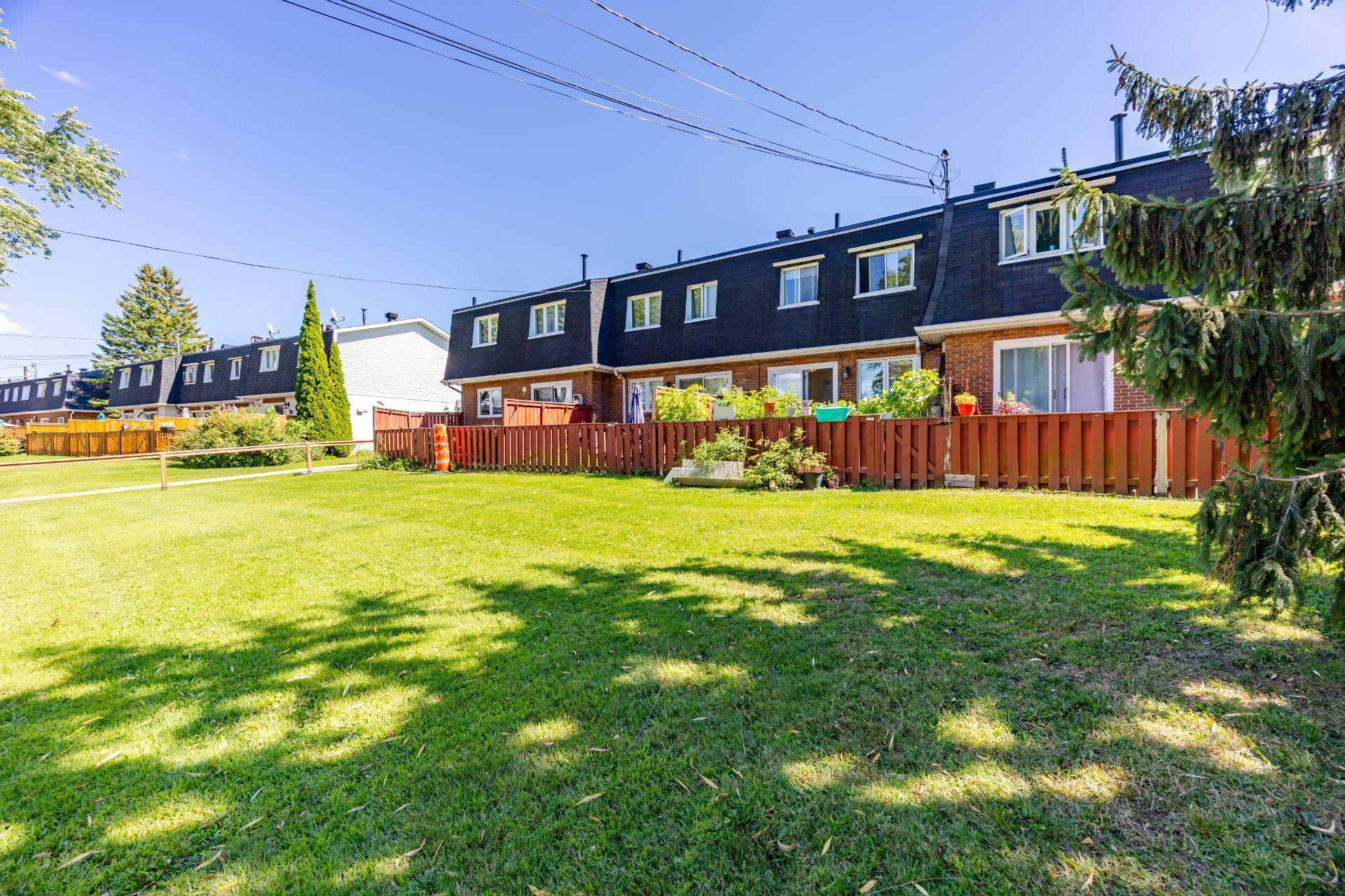 









425


Rue Bruce

,
Kirkland,




QC
H9H3L6

