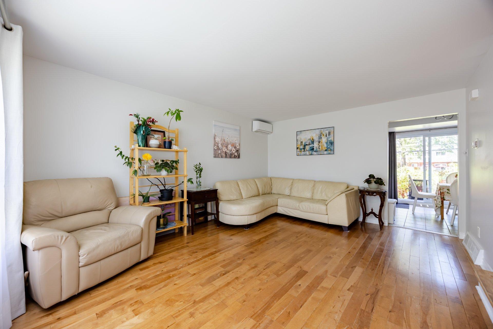 









425


Rue Bruce

,
Kirkland,




QC
H9H3L6

