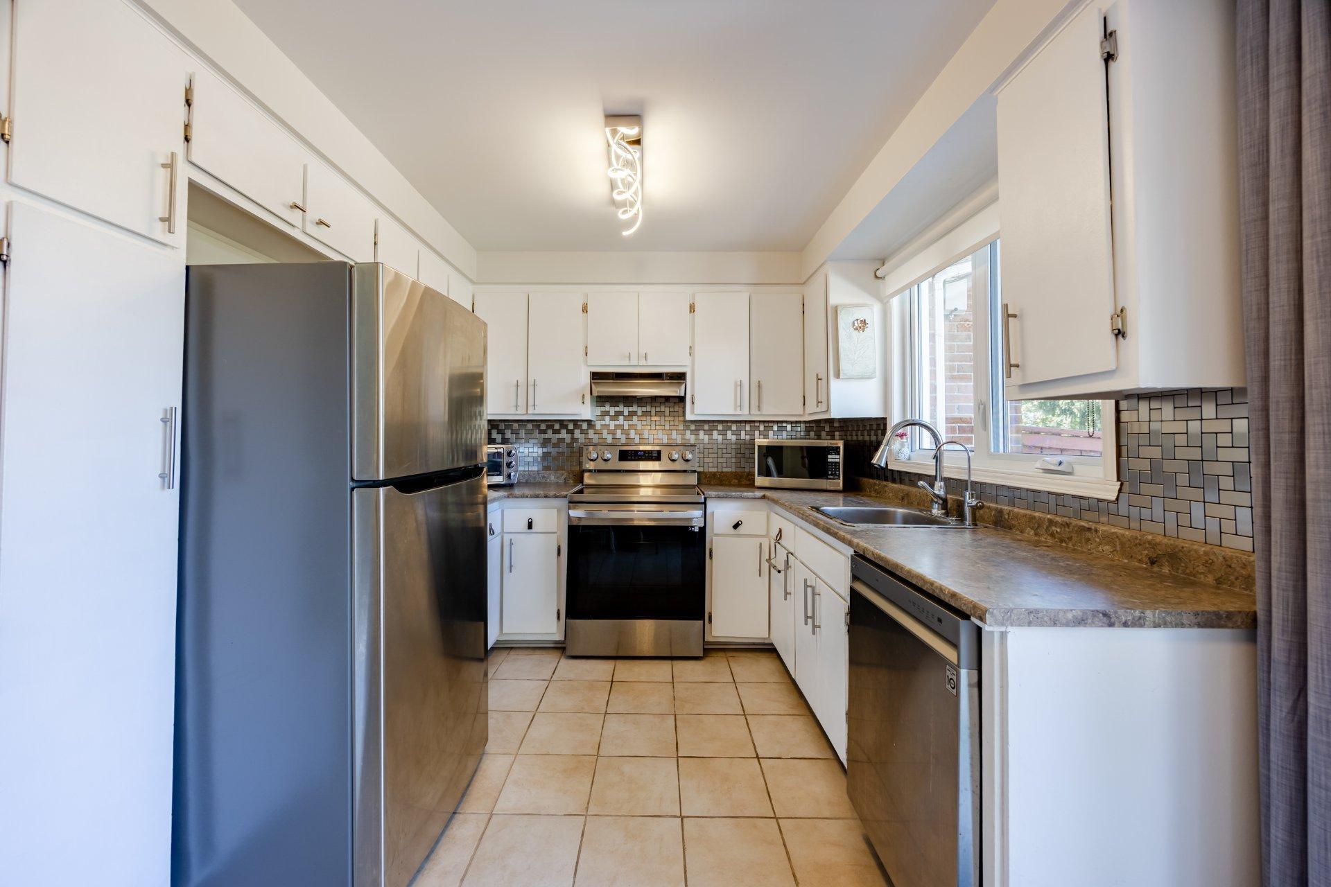 









425


Rue Bruce

,
Kirkland,




QC
H9H3L6


