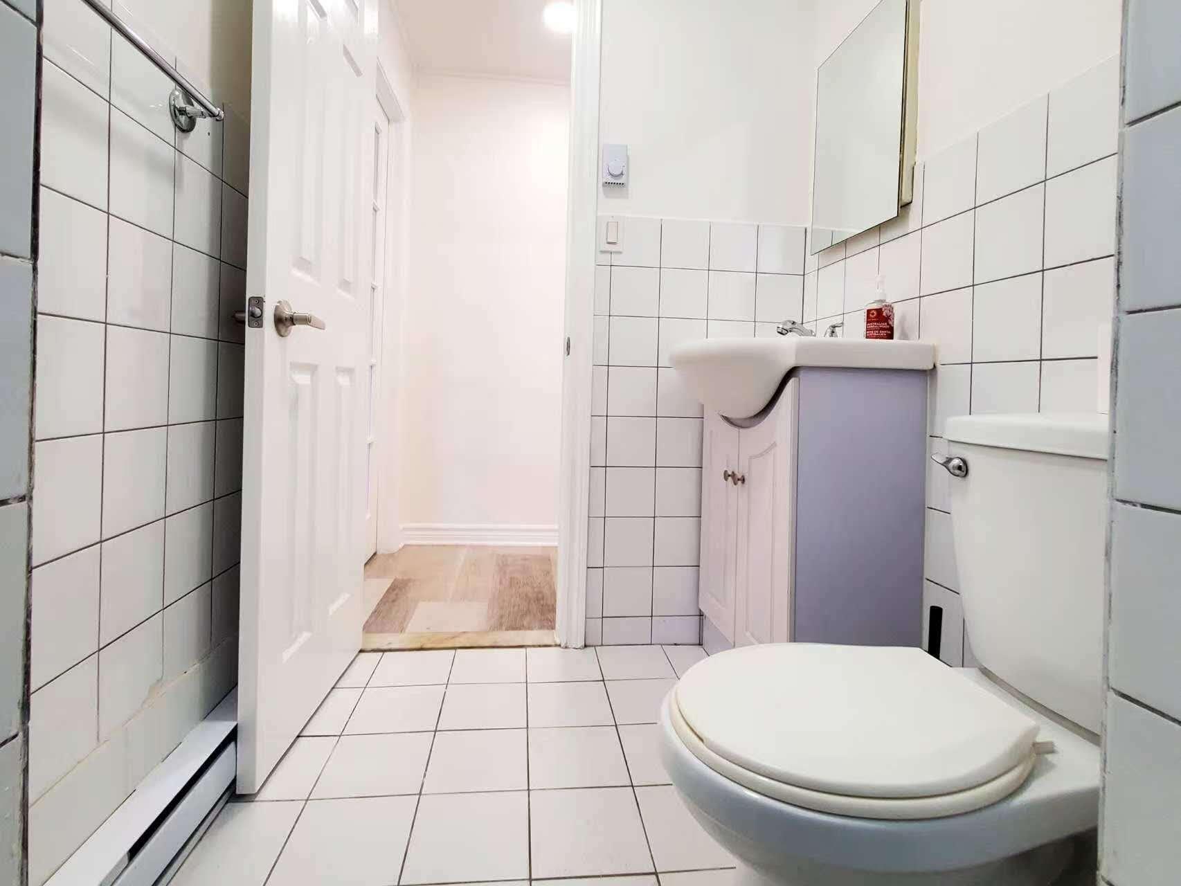 









2808


Rue McWillis

,
Montréal (Saint-Laurent),




QC
H4R1M7


