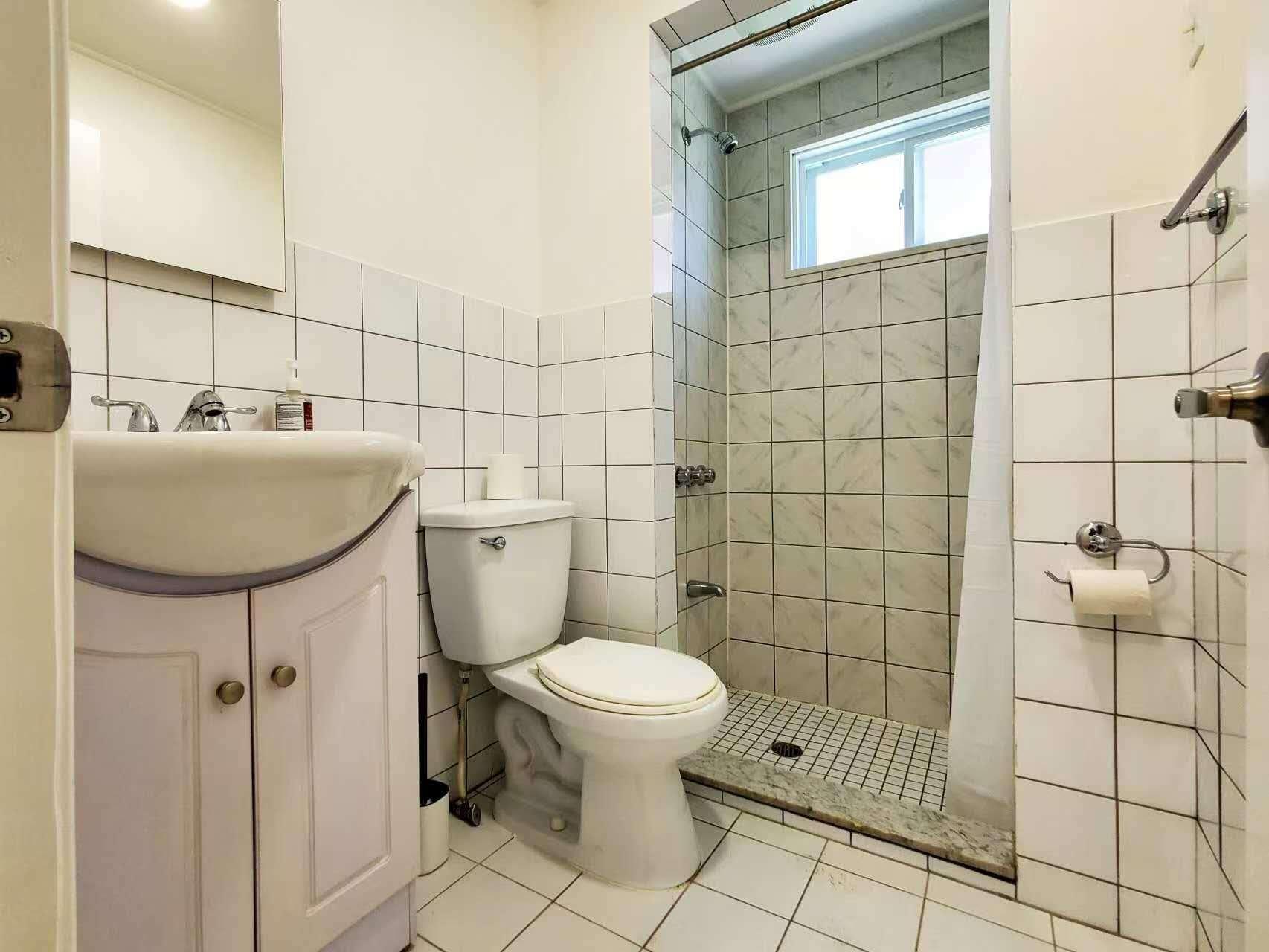 









2808


Rue McWillis

,
Montréal (Saint-Laurent),




QC
H4R1M7

