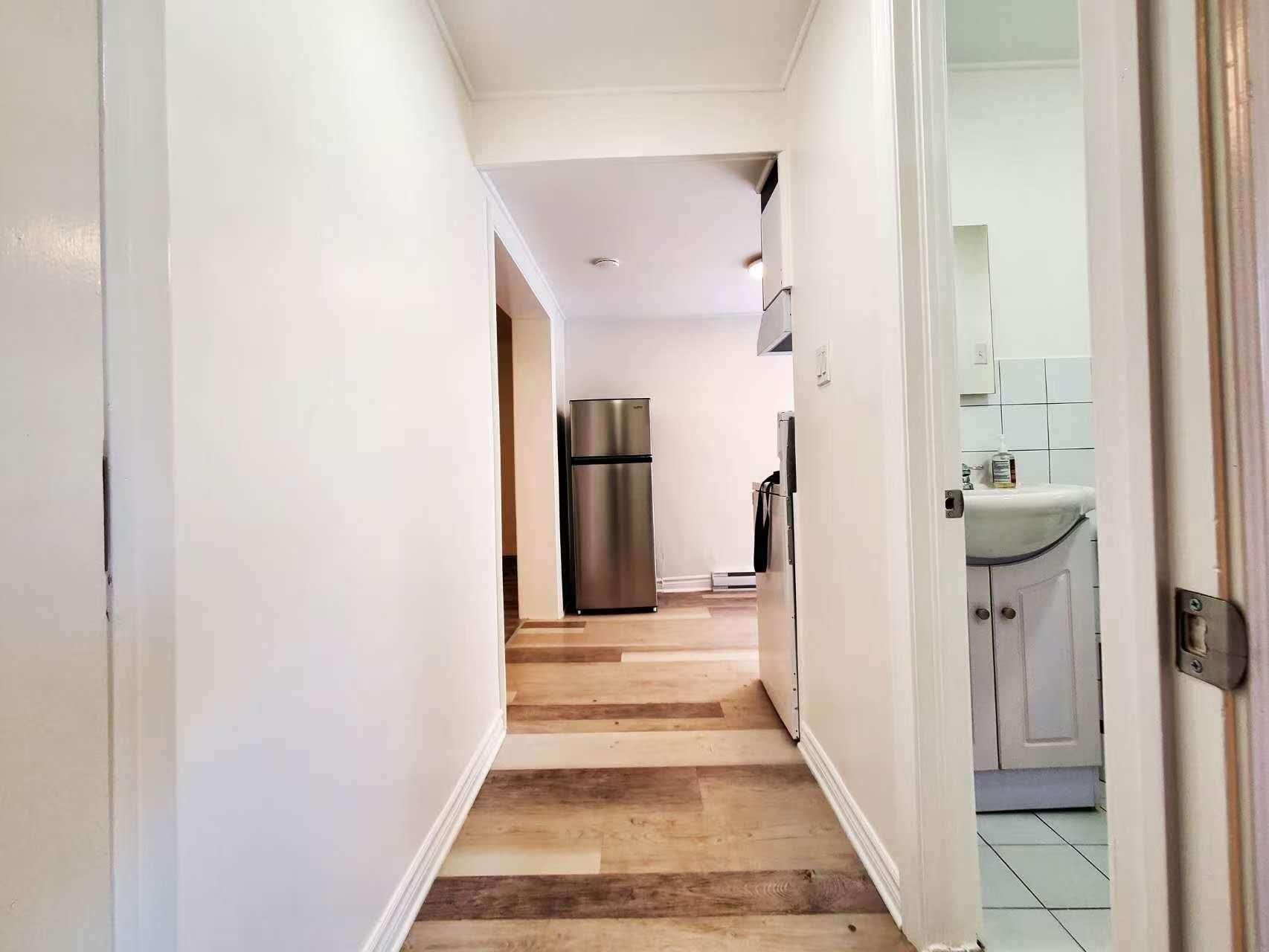 









2808


Rue McWillis

,
Montréal (Saint-Laurent),




QC
H4R1M7

