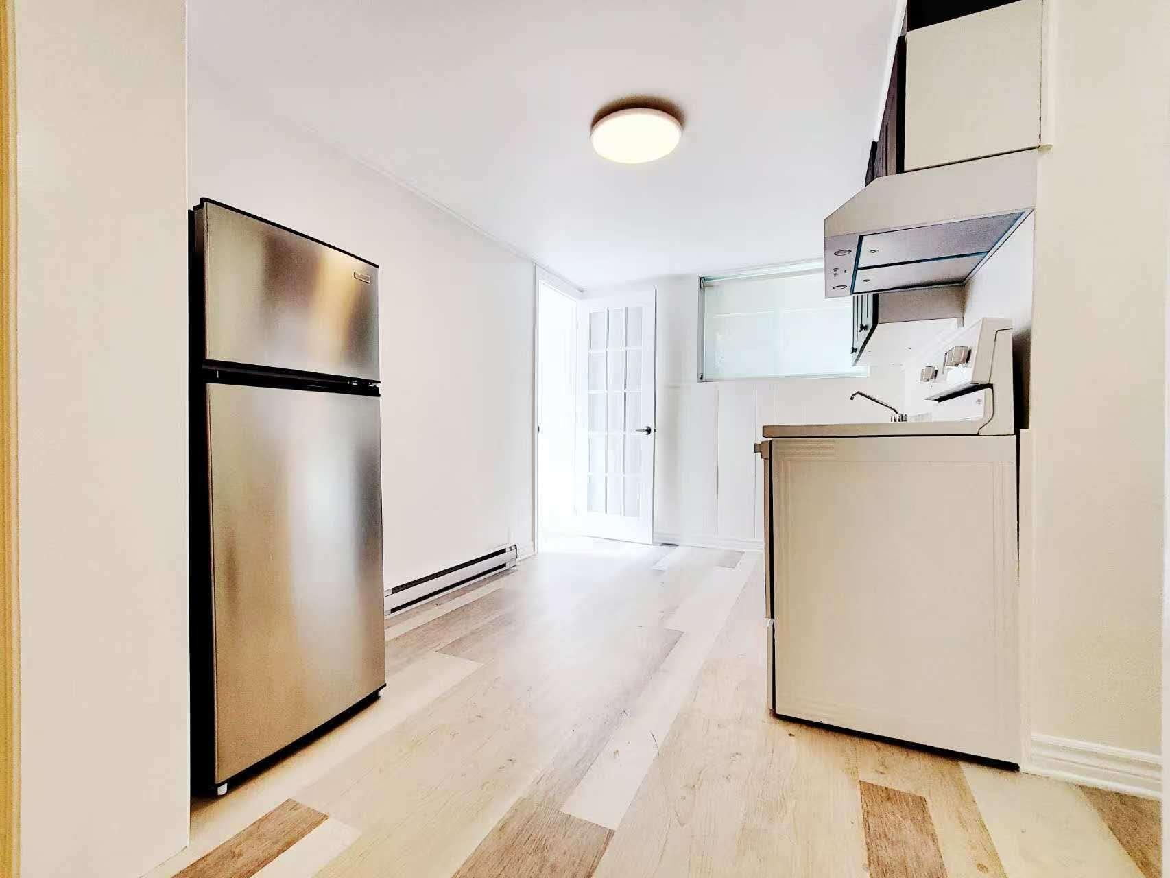 









2808


Rue McWillis

,
Montréal (Saint-Laurent),




QC
H4R1M7

