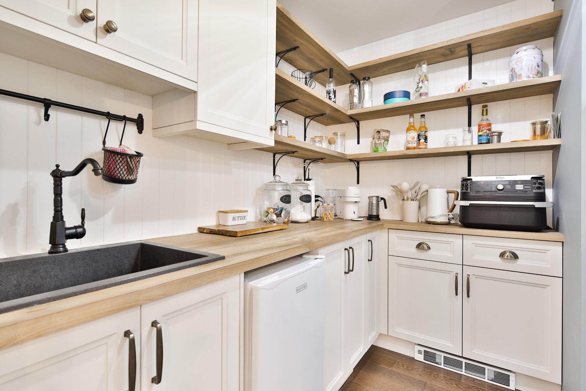 









5142


Ch. Salaberry

,
Carignan,




QC
J3L0K4

