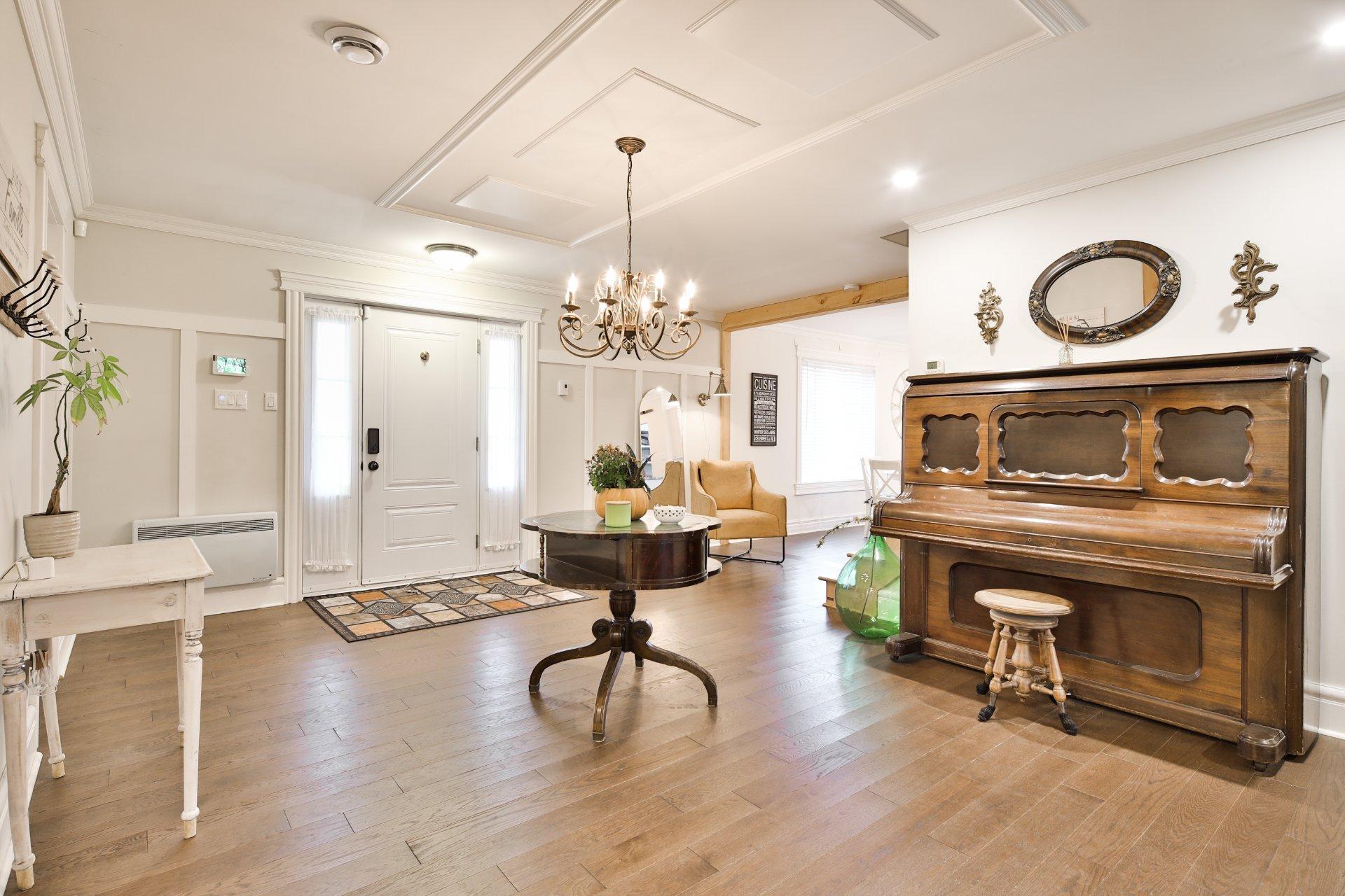 









5142


Ch. Salaberry

,
Carignan,




QC
J3L0K4

