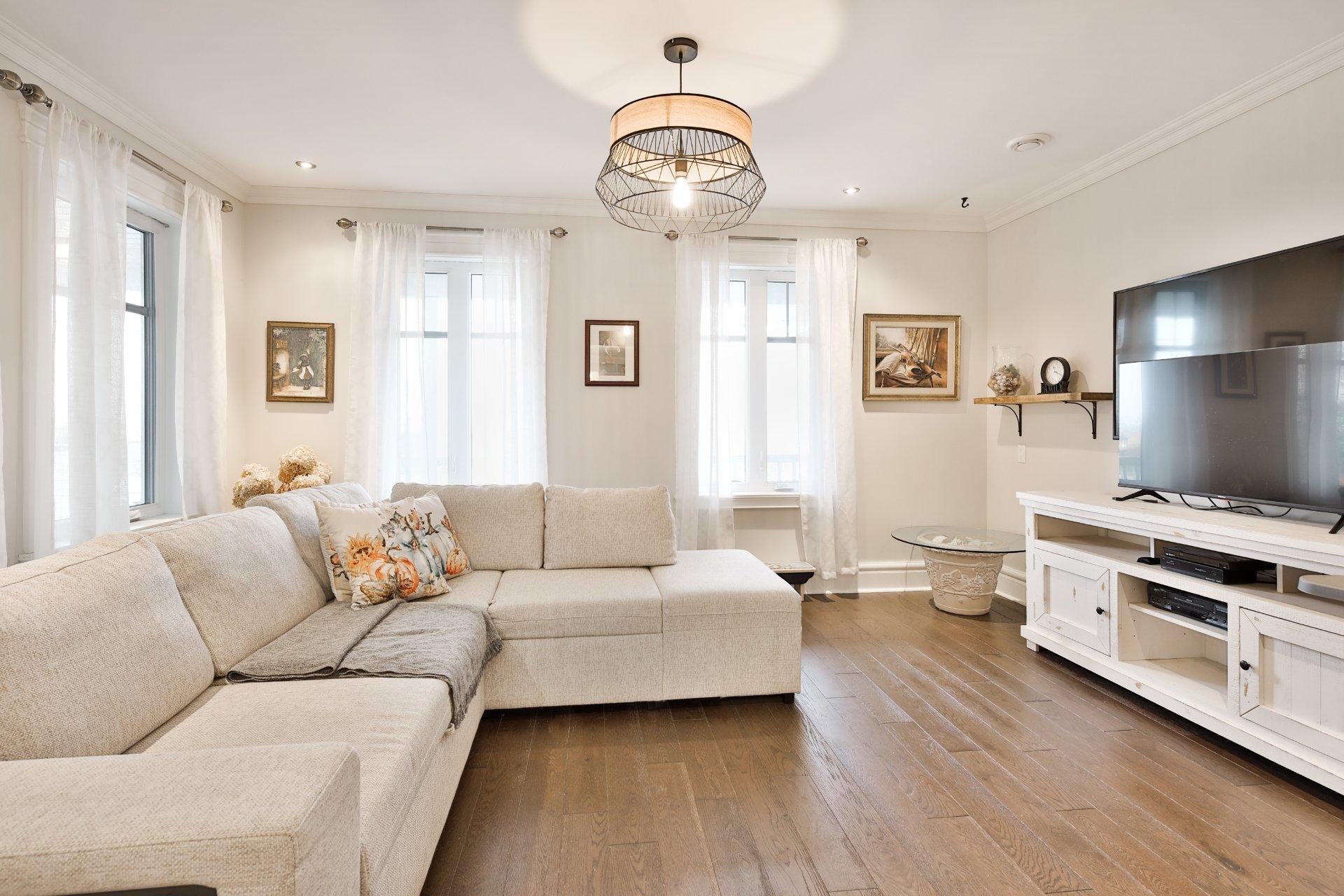 









5142


Ch. Salaberry

,
Carignan,




QC
J3L0K4

