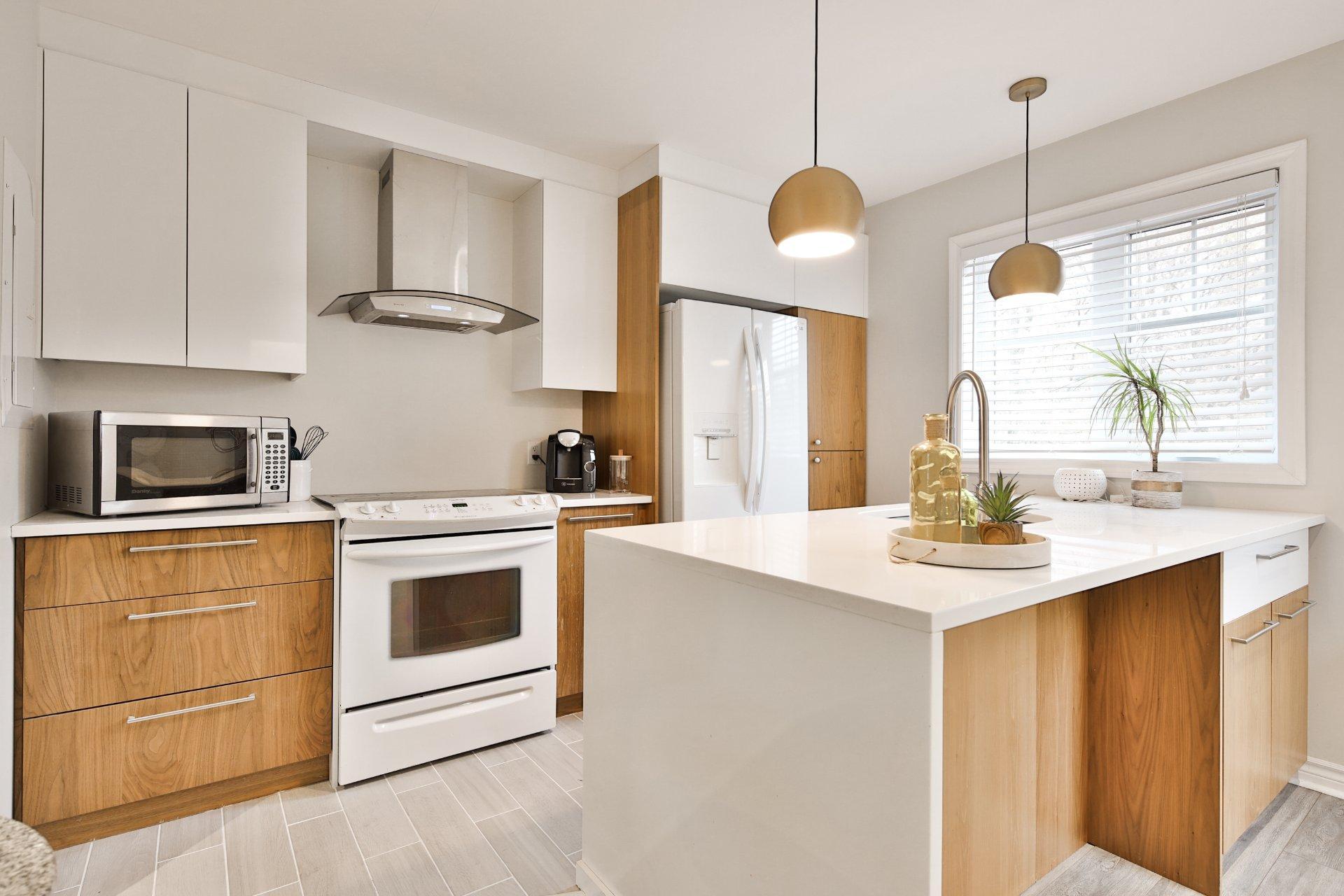 









5142


Ch. Salaberry

,
Carignan,




QC
J3L0K4

