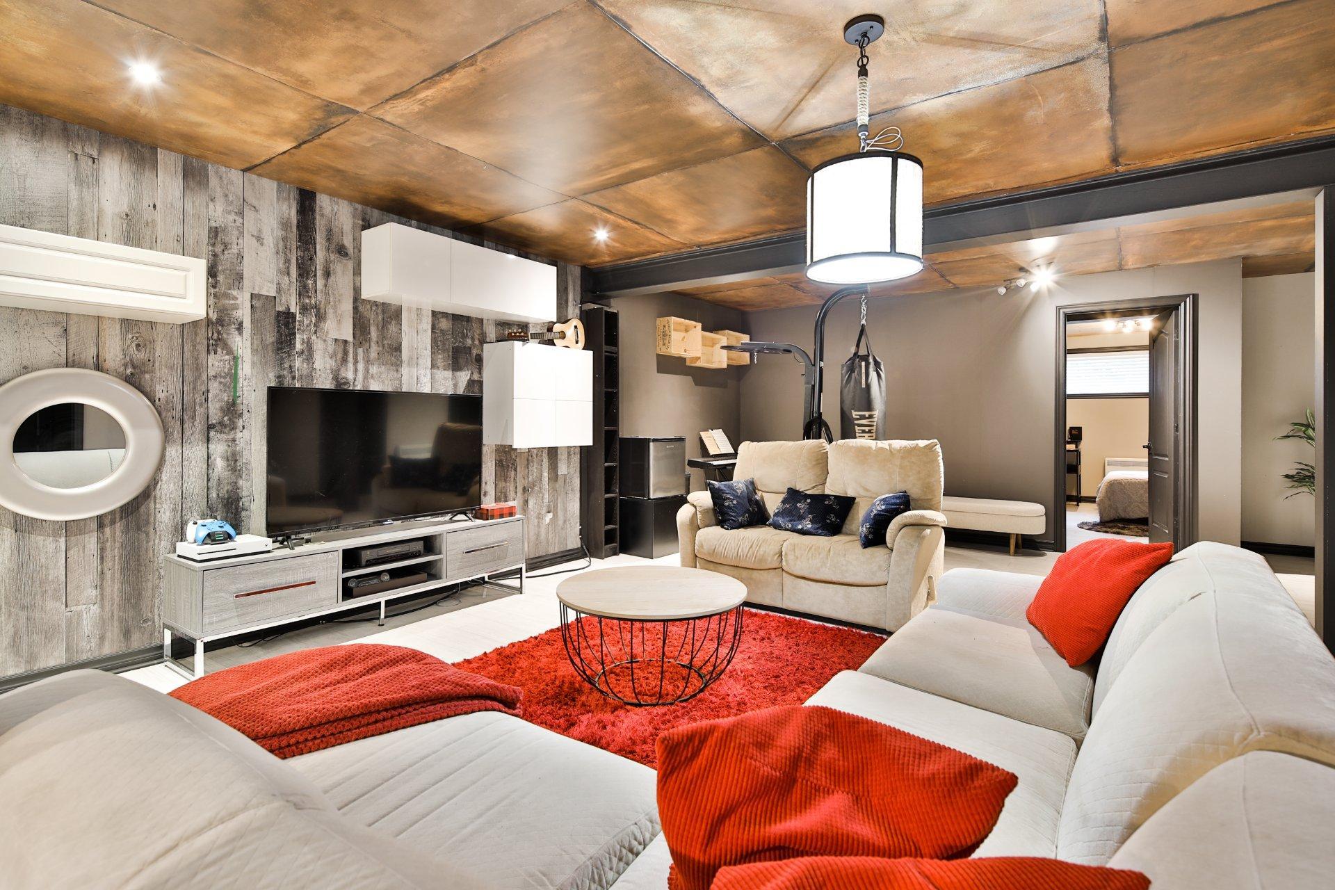 









5142


Ch. Salaberry

,
Carignan,




QC
J3L0K4

