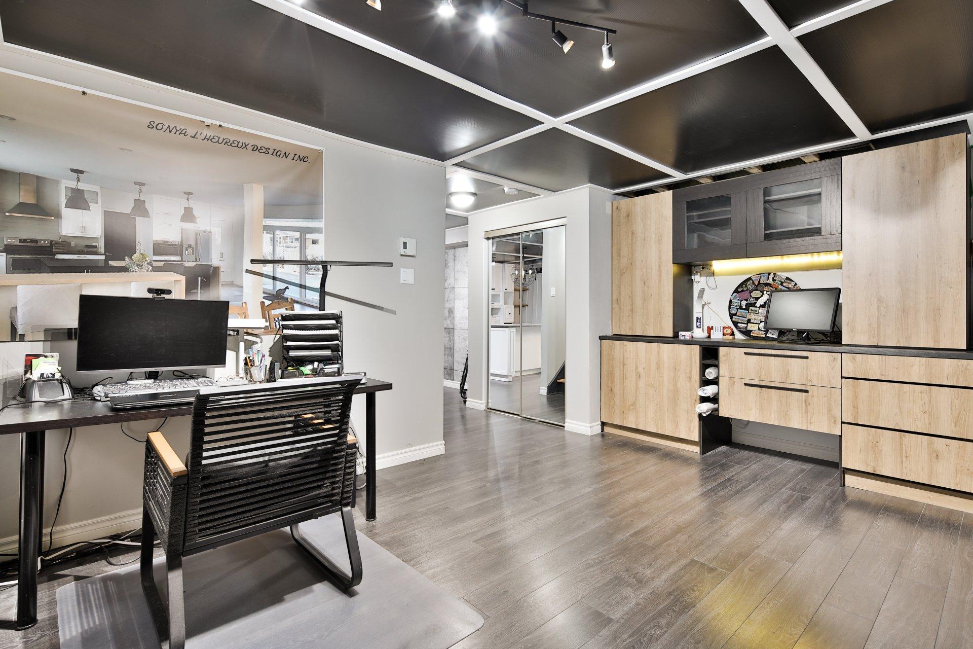 









5142


Ch. Salaberry

,
Carignan,




QC
J3L0K4

