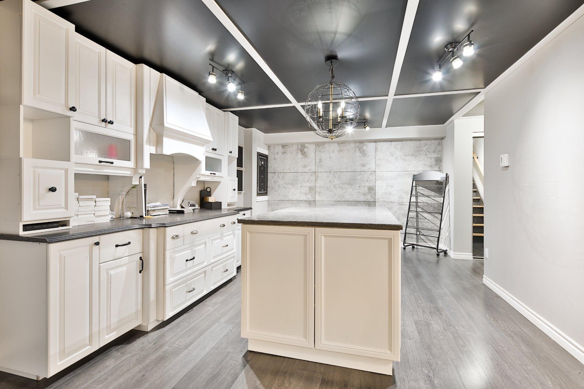 









5142


Ch. Salaberry

,
Carignan,




QC
J3L0K4

