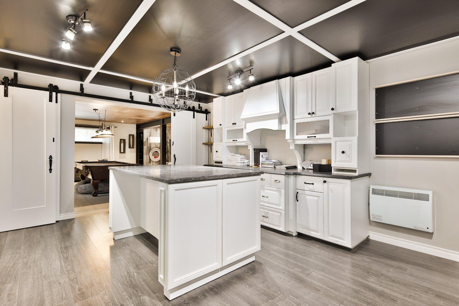 









5142


Ch. Salaberry

,
Carignan,




QC
J3L0K4

