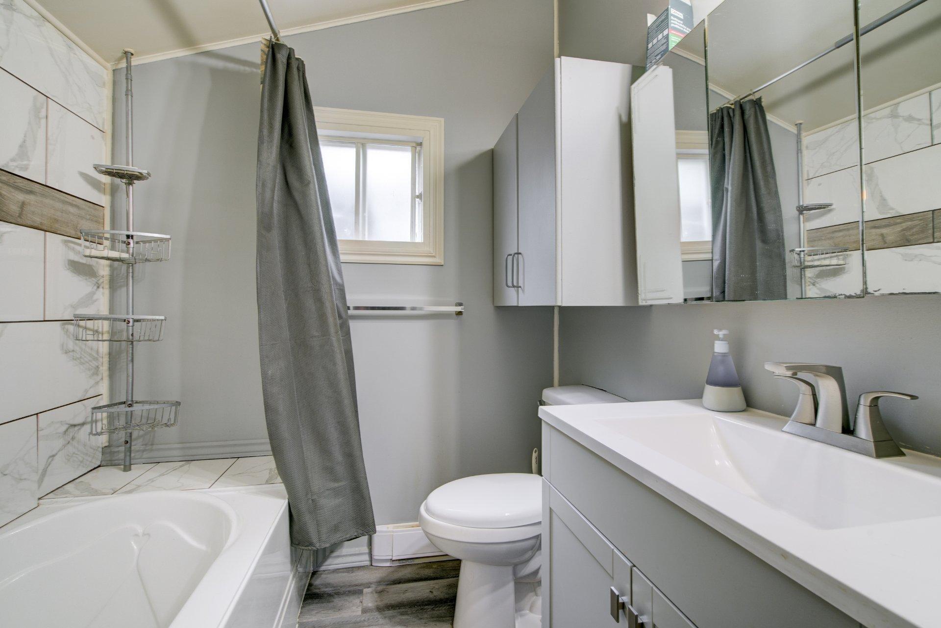 









4506


Route 344

, 47,
Saint-Placide,




QC
J0V2B0

