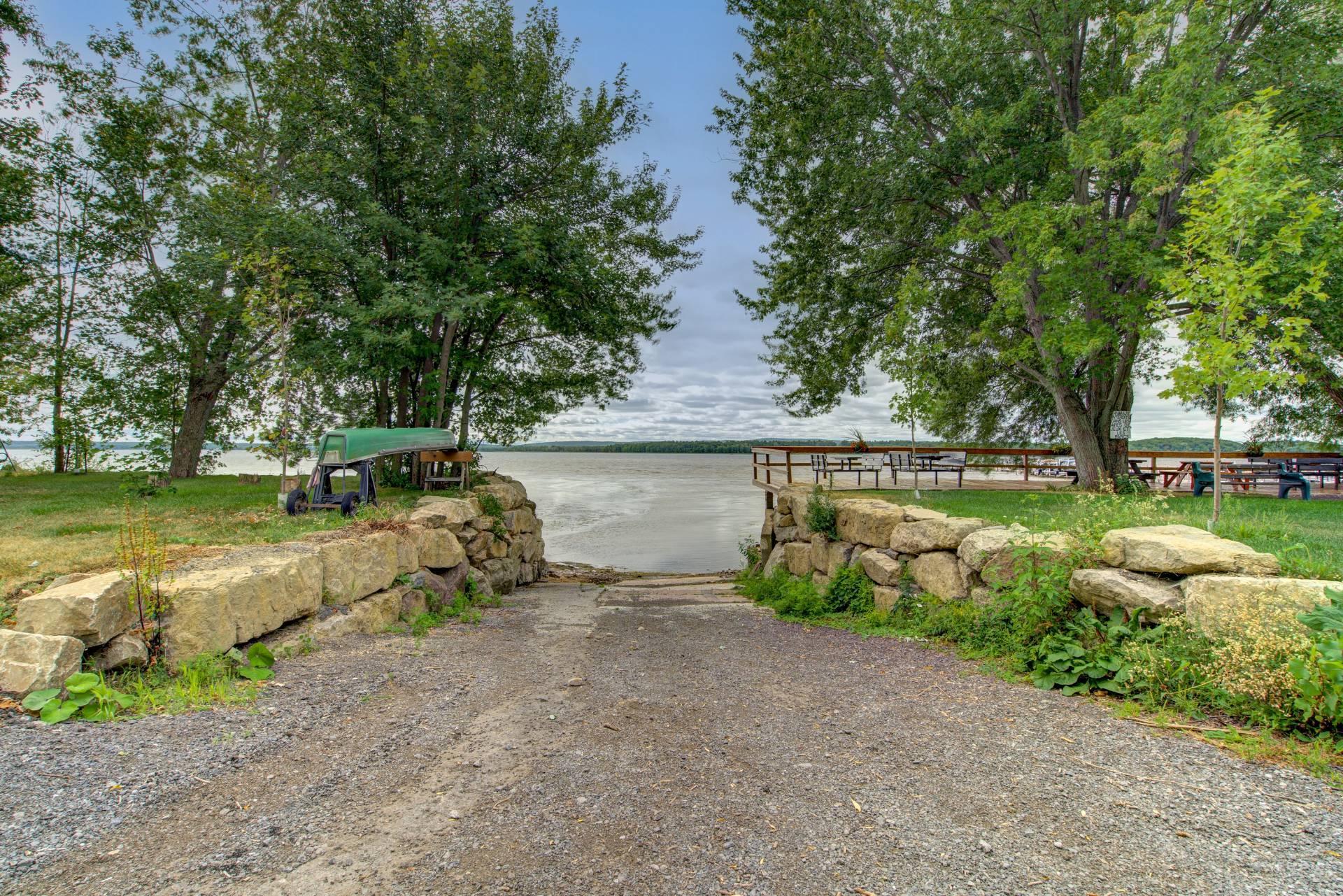 









4506


Route 344

, 47,
Saint-Placide,




QC
J0V2B0

