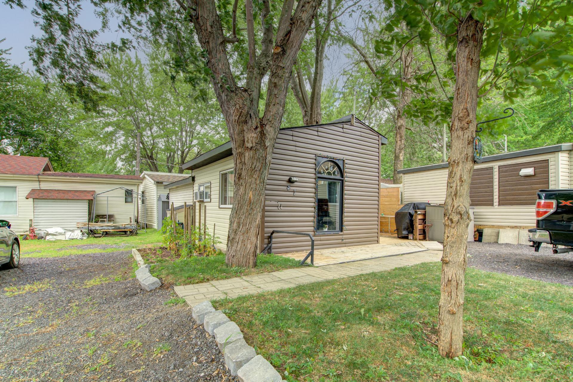 









4506


Route 344

, 47,
Saint-Placide,




QC
J0V2B0

