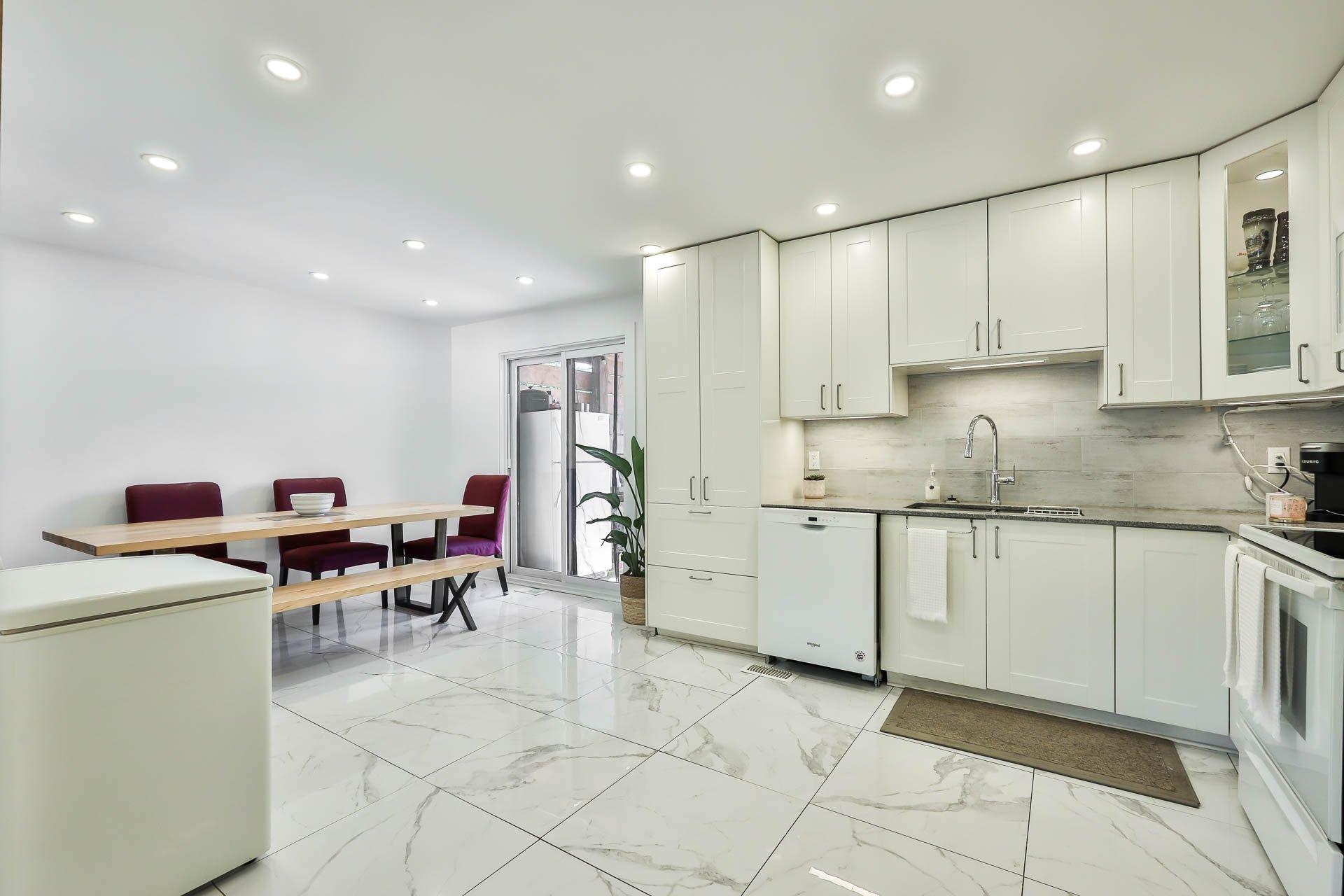 









657


Rue Sigouin

,
Gatineau (Gatineau),




QC
J8P5H7

