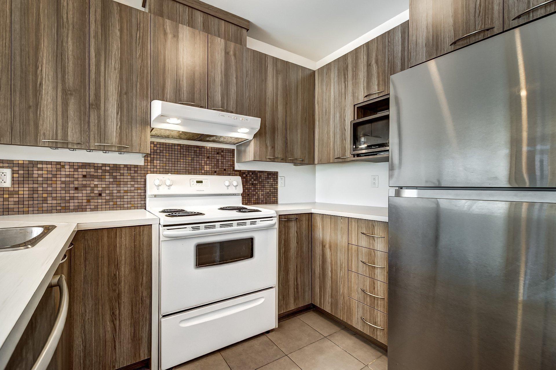 









5435


Rue St-Denis

, 306,
Montréal (Le Plateau-Mont-Royal),




QC
H2J4B7

