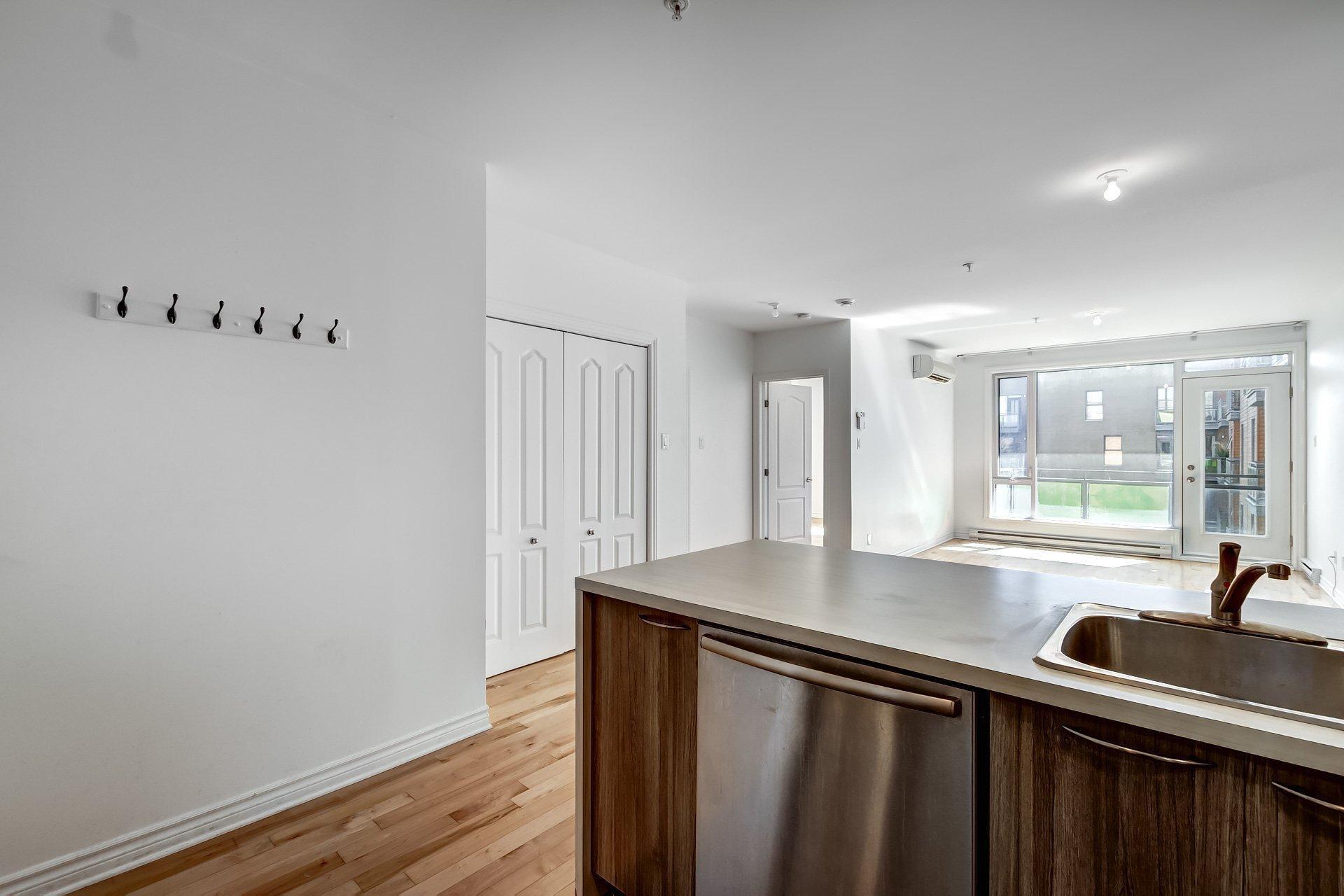 









5435


Rue St-Denis

, 306,
Montréal (Le Plateau-Mont-Royal),




QC
H2J4B7

