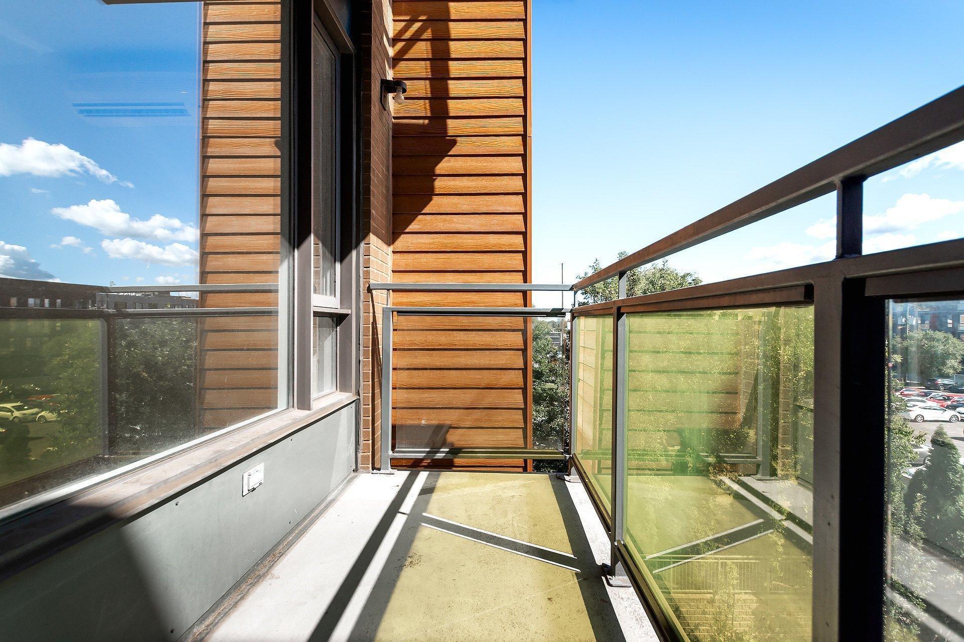 









5435


Rue St-Denis

, 306,
Montréal (Le Plateau-Mont-Royal),




QC
H2J4B7

