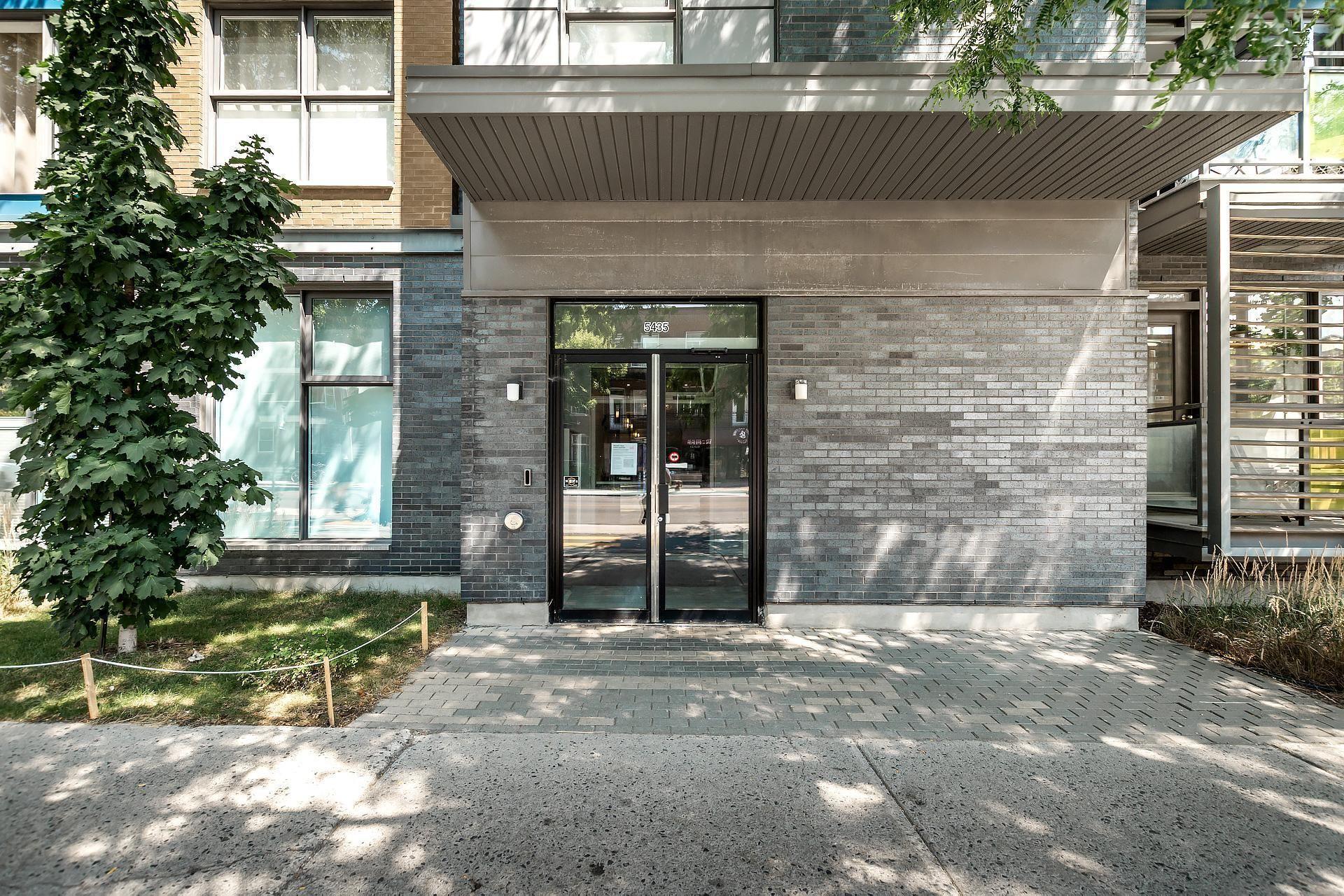 









5435


Rue St-Denis

, 306,
Montréal (Le Plateau-Mont-Royal),




QC
H2J4B7

