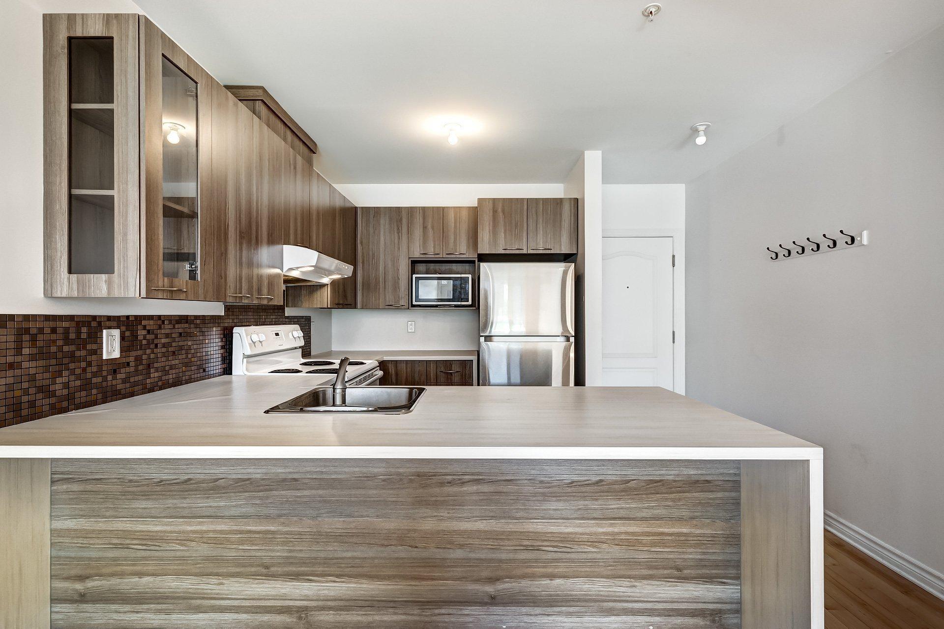 









5435


Rue St-Denis

, 306,
Montréal (Le Plateau-Mont-Royal),




QC
H2J4B7

