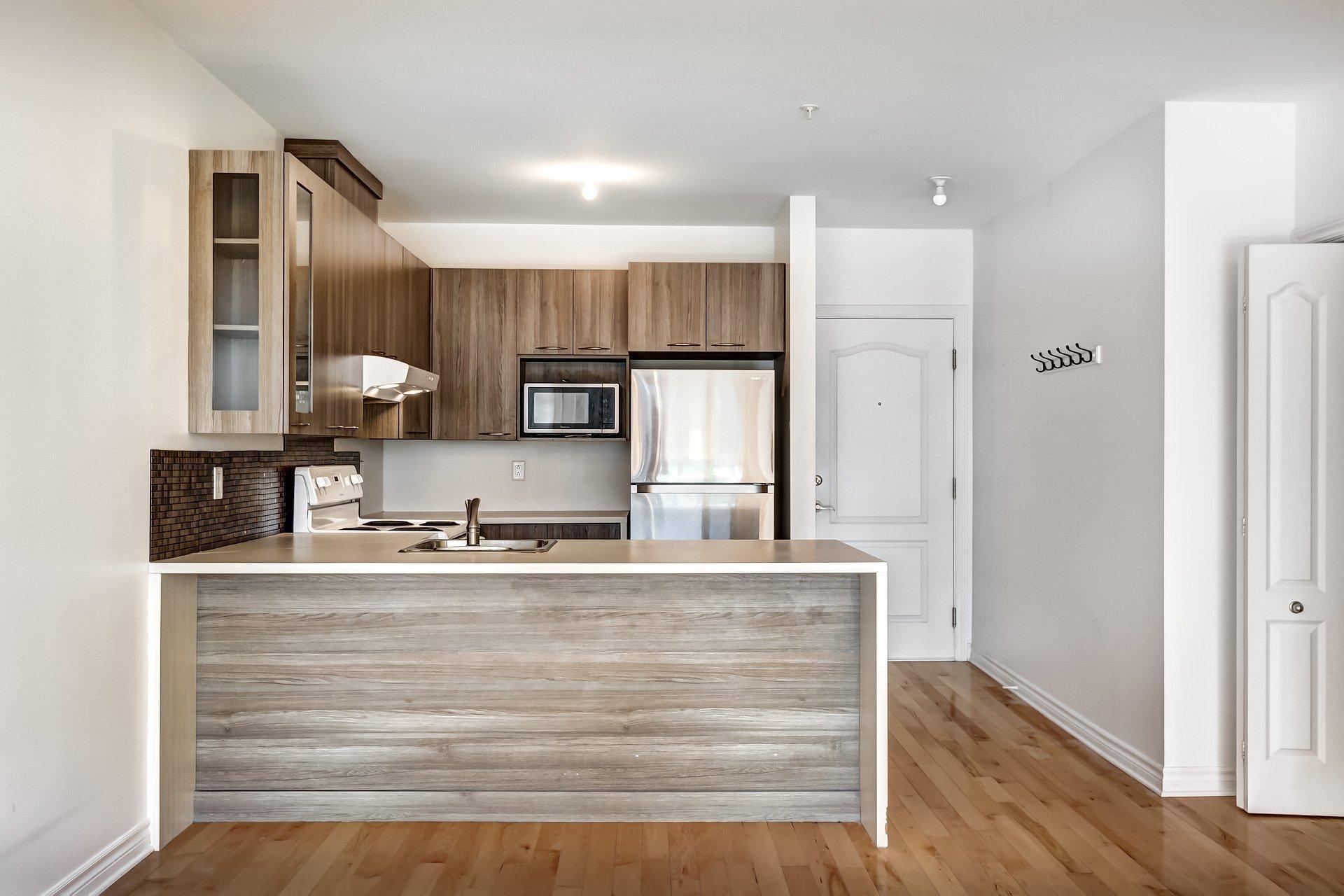 









5435


Rue St-Denis

, 306,
Montréal (Le Plateau-Mont-Royal),




QC
H2J4B7

